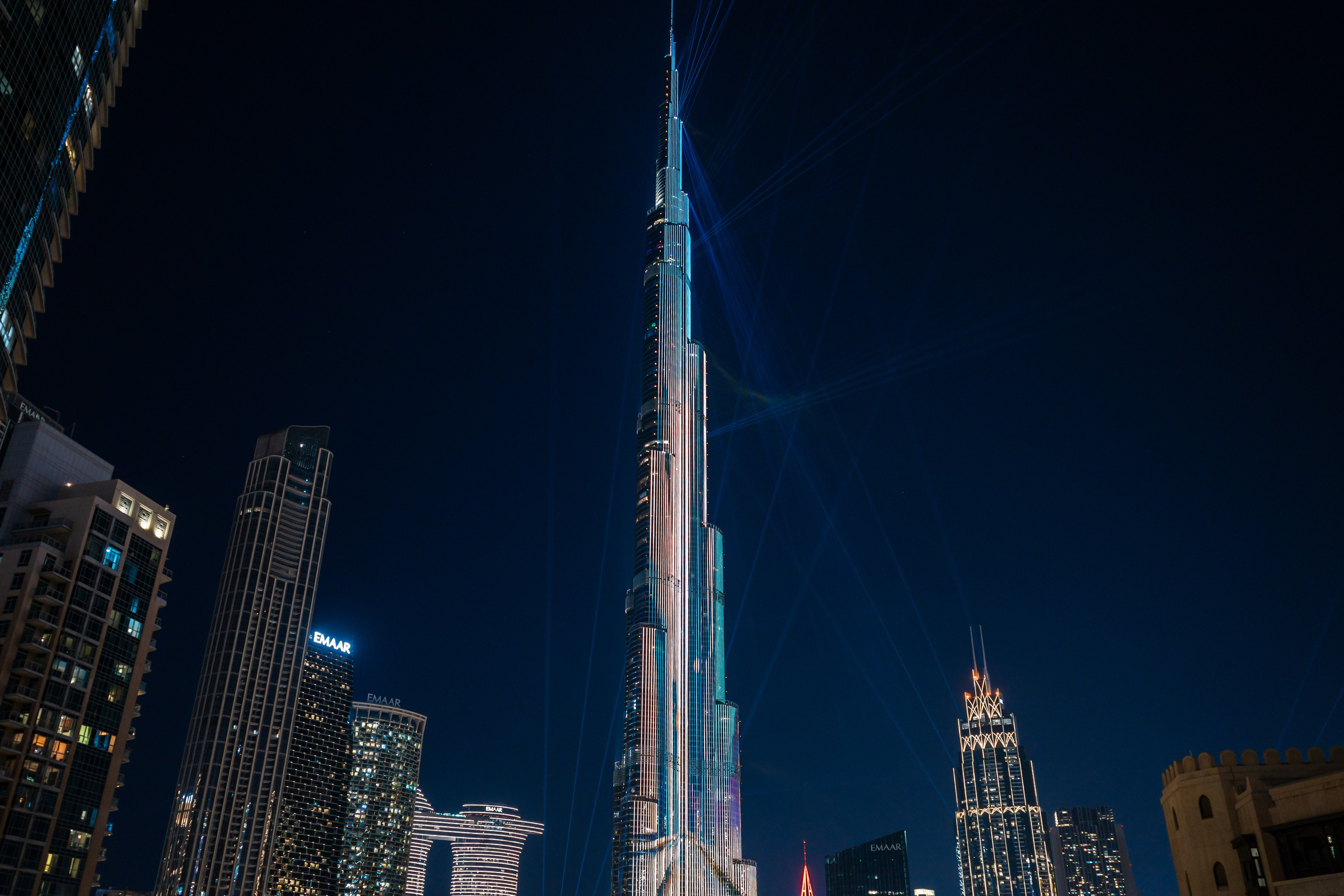 Вид на Бурж Халифа ночью с огнями