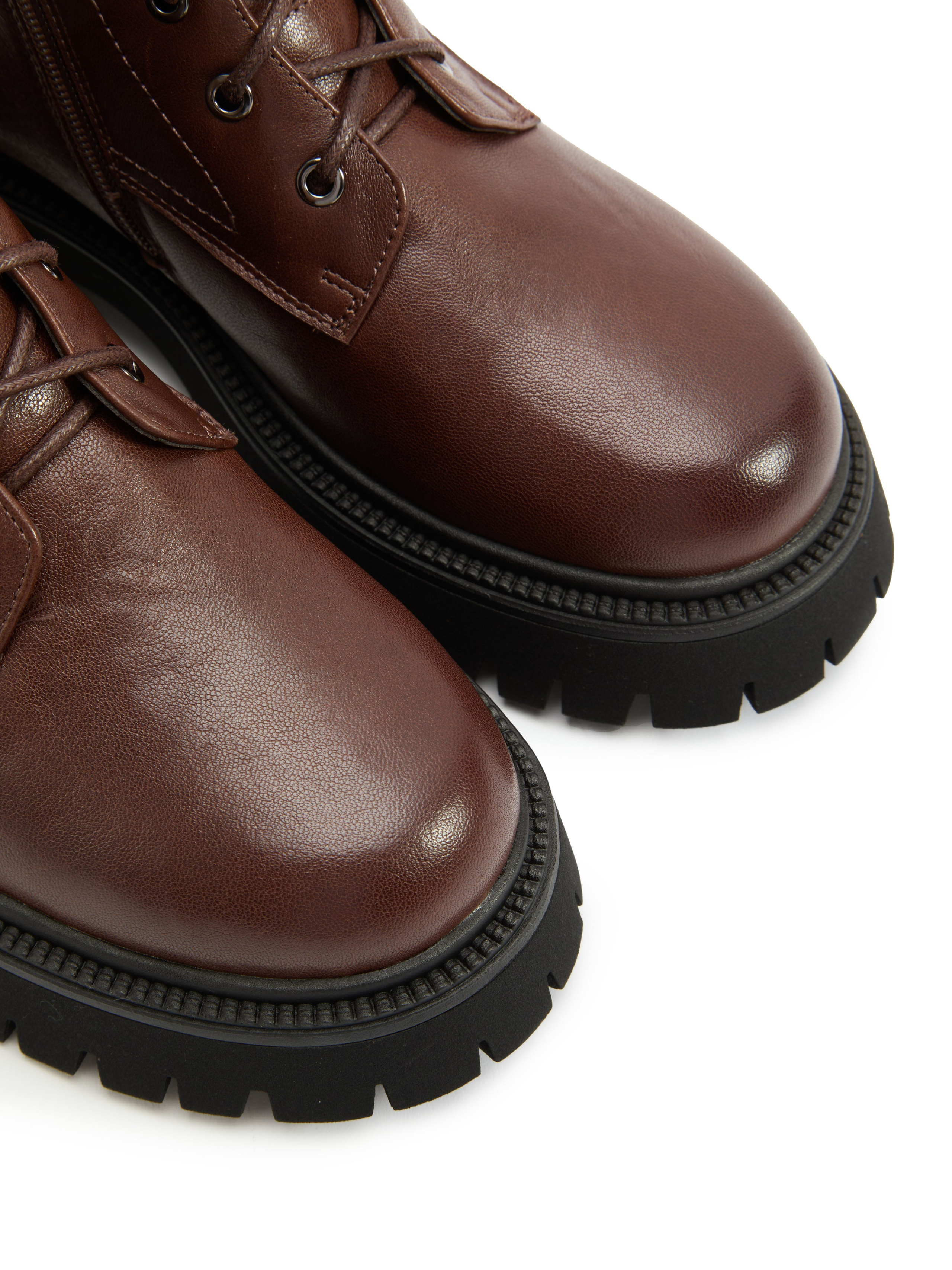 Каталожная фотография обуви. Фотограф в Москве Егор Гончаров