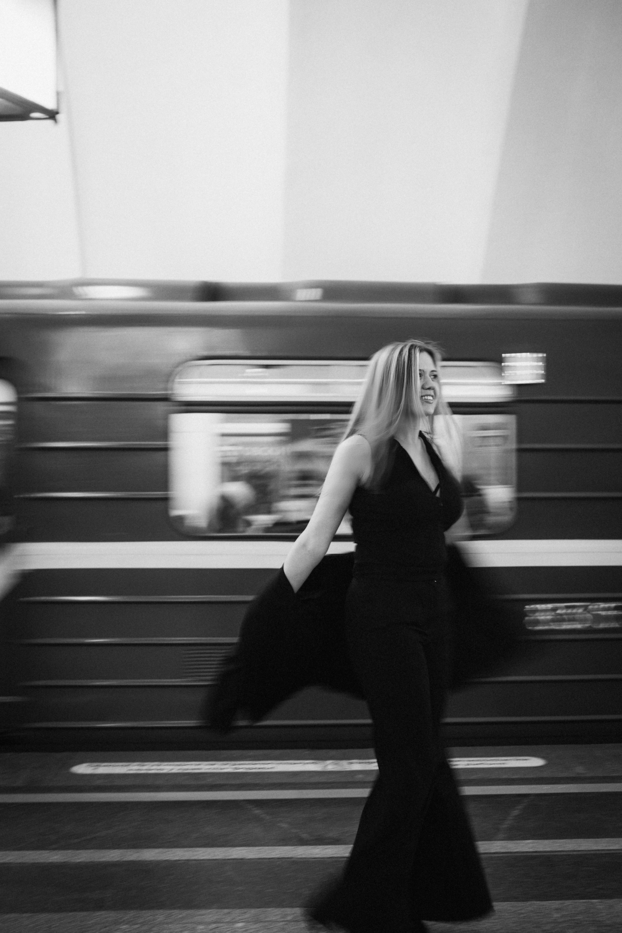 Катя и Кристина в метро. Klerout Photographer