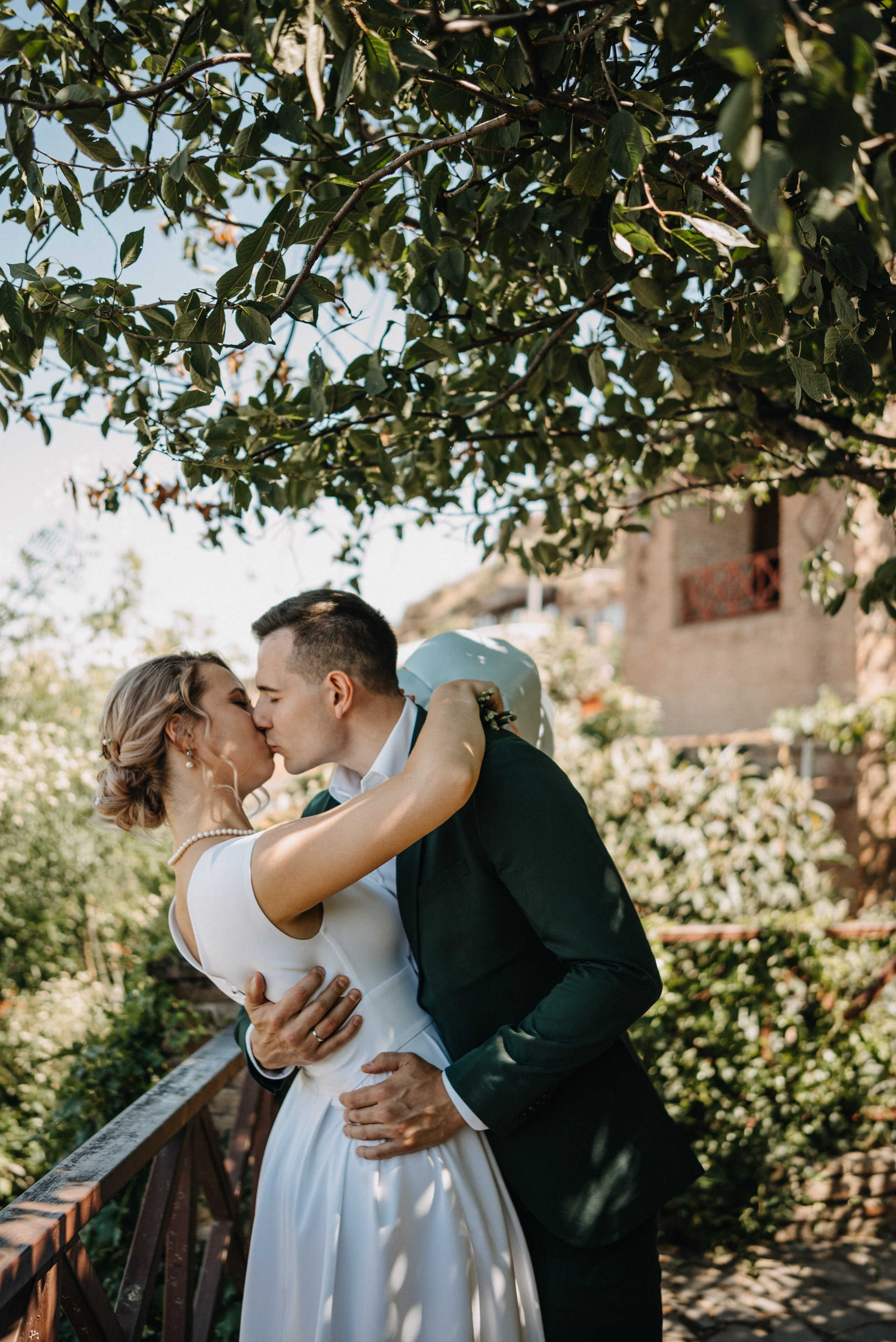 Свадебная прогулка Анны и Игоря. Портретный и свадебный фотограф в Тбилиси • xeniqo