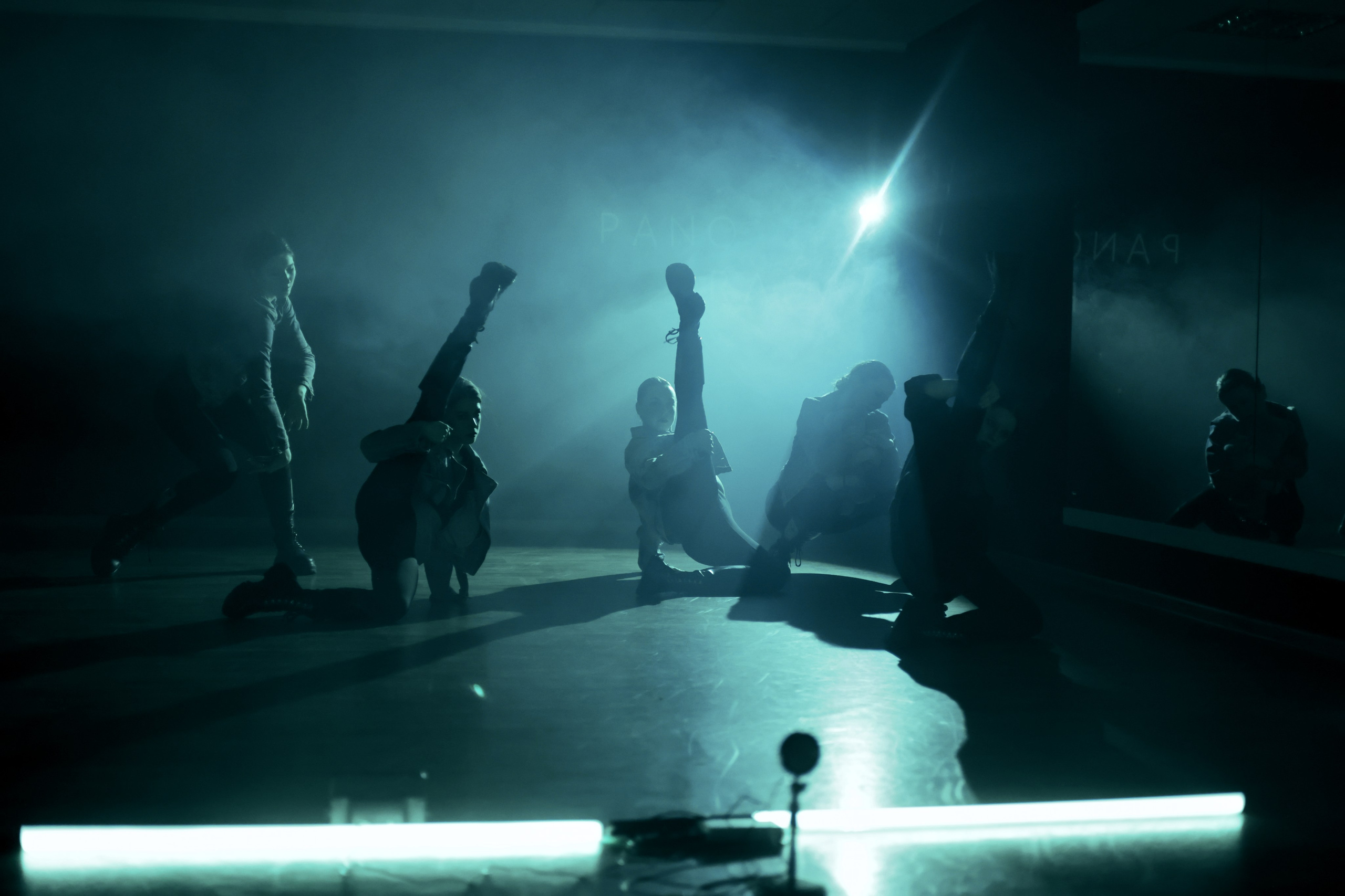 Contemporary dance, senior group, backstage. Фотограф Антонина Гудкова