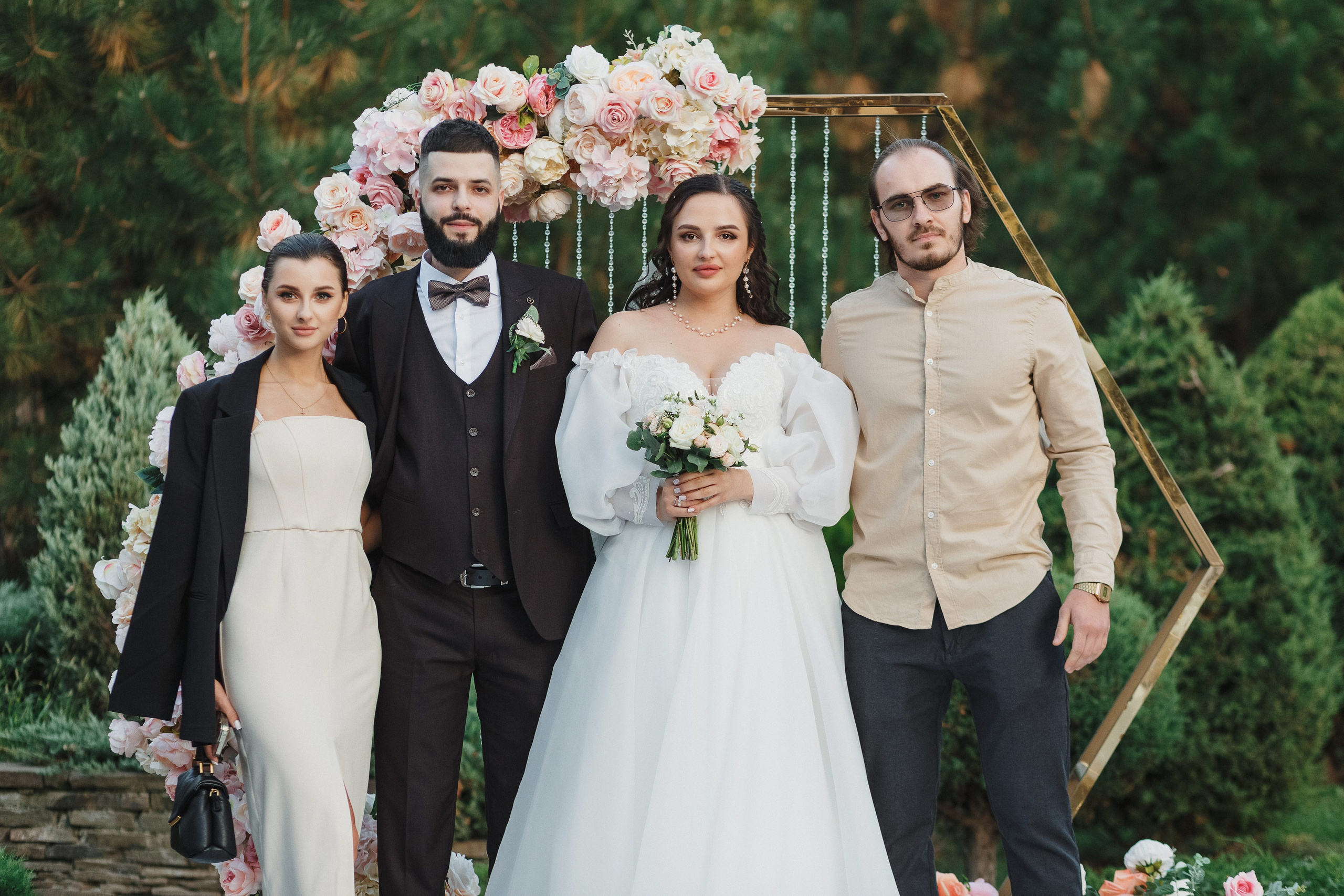 Фотограф в Таганроге летняя свадьба: Романтическая свадебная прогулка. Свадебный и семейный фотограф в Таганроге Бакарюк Антон