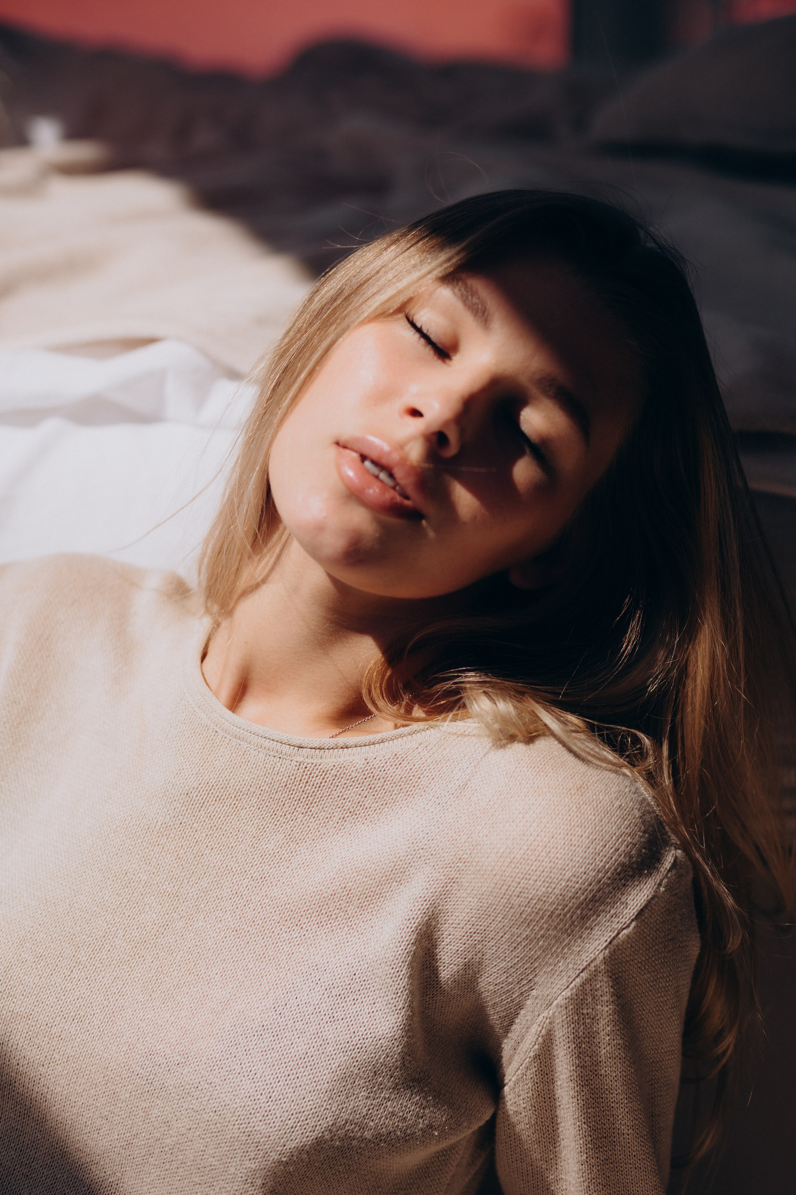 Фотосессия для контента салона красоты Бровико. Фотограф в Санкт-Петербурге Разиля Идиятуллина