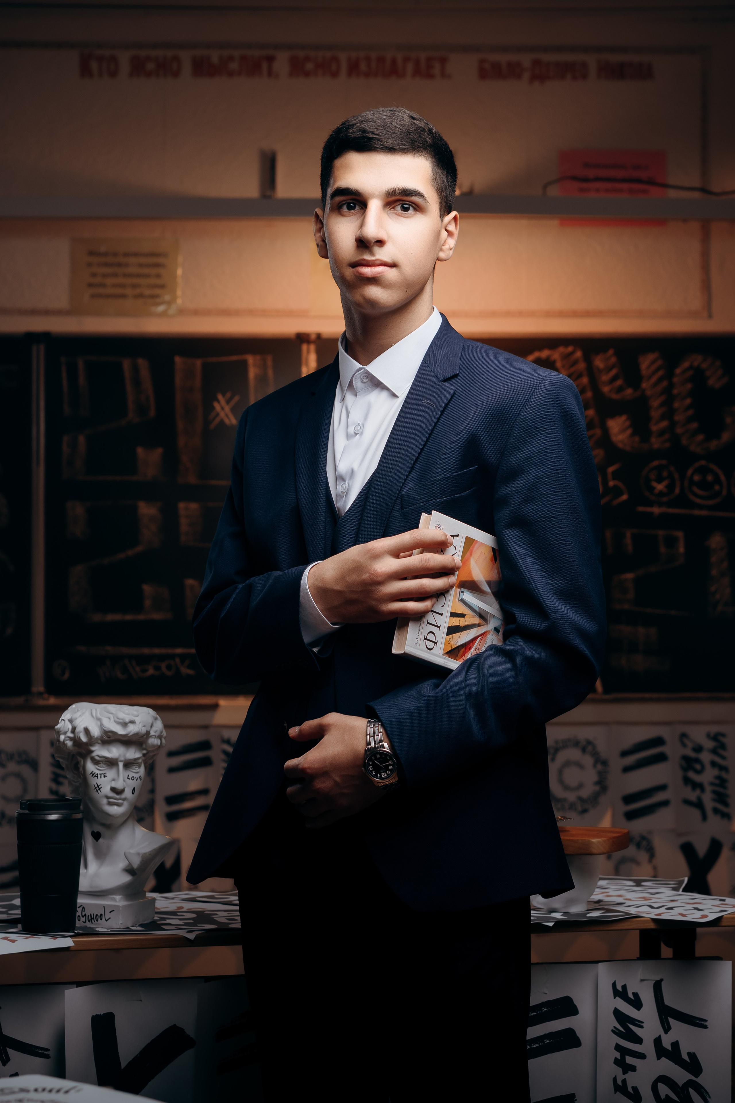 Профессиональная школьная фотография и создание выпускных альбомов в Хабаровске. Современные, яркие и запоминающиеся фотографии для школьников. Уникальный дизайн обложек выпускных книг, которые станут настоящей памятью о школьных годах. Закажите качественные фото и стильные альбомы для выпускников в Хабаровске. Нажмите заказать Выпускные Альбомы ( Дипломы ) в Хабаровске и мы свяжемся свами.