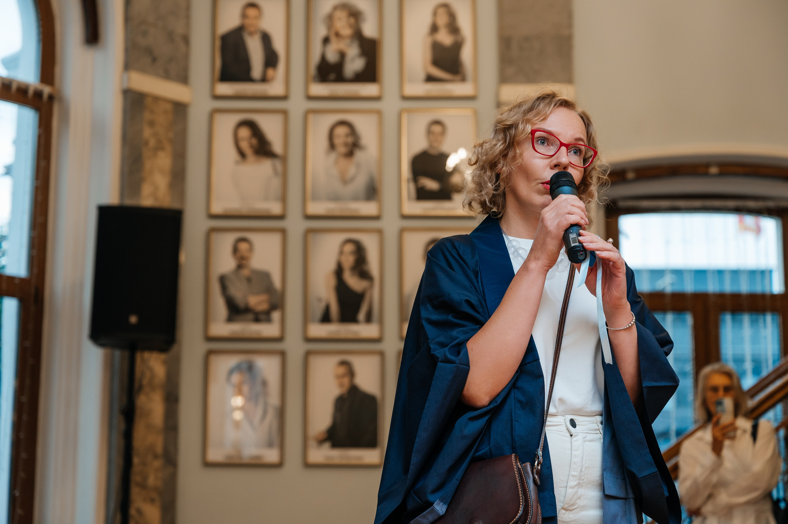 Открытие выставки Кати Васильевой в Молодежном театре. Wedding and family photographer USA