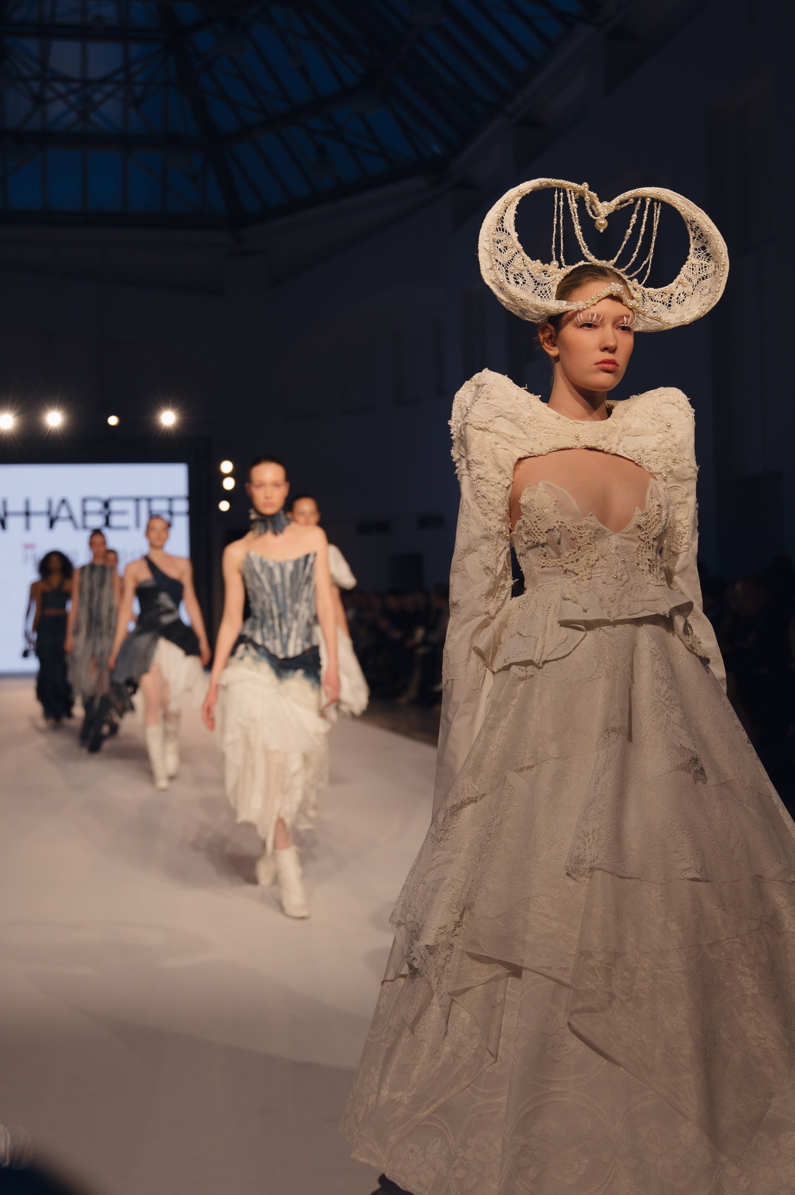 Бекстейдж показа «Новые Имена» собака.ru|ДЛТ. Портретный и репортажный фотограф в Санкт-Петербурге