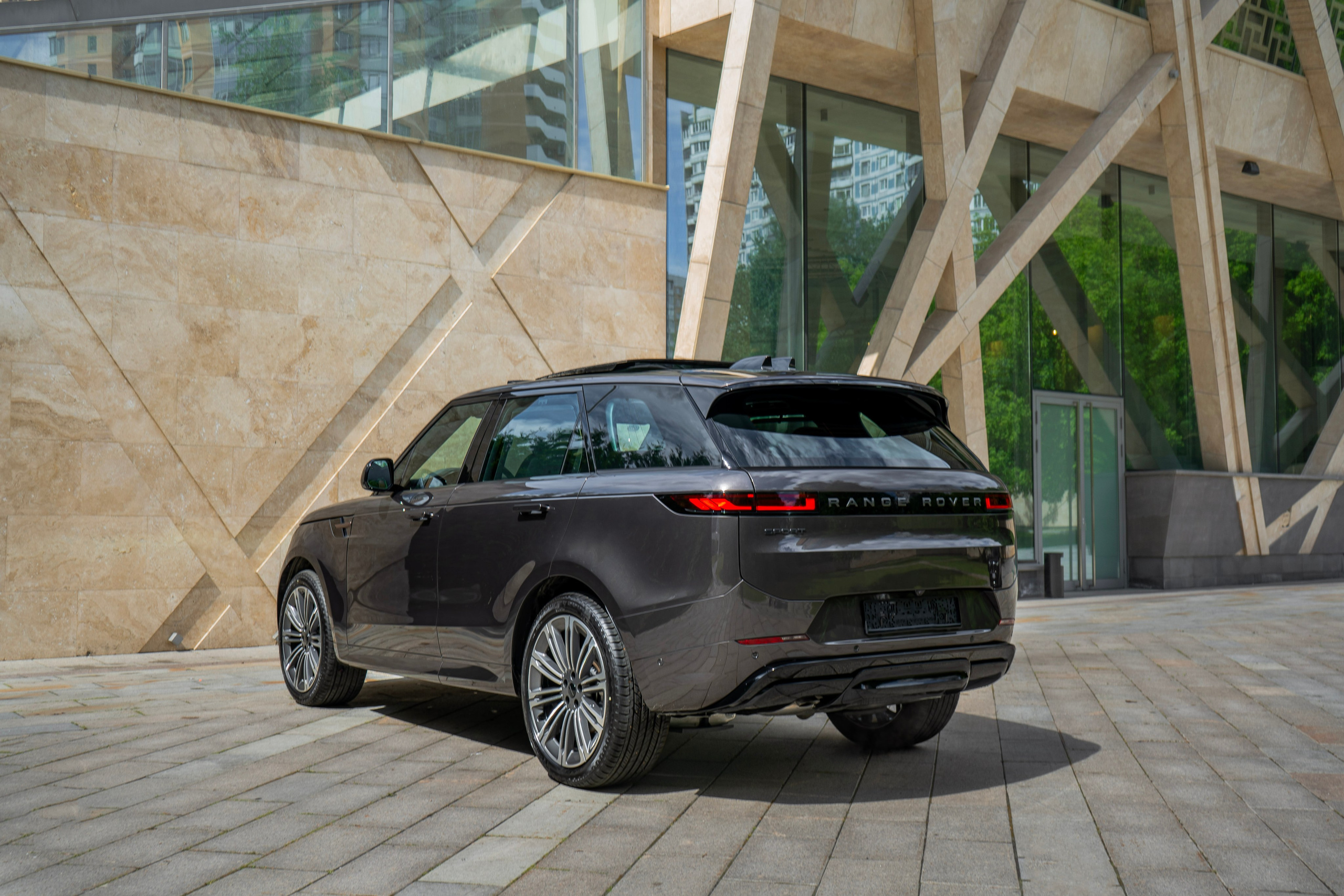 Range Rover Sport 2026. Автомобильный фотограф Ногинск Денис Городок