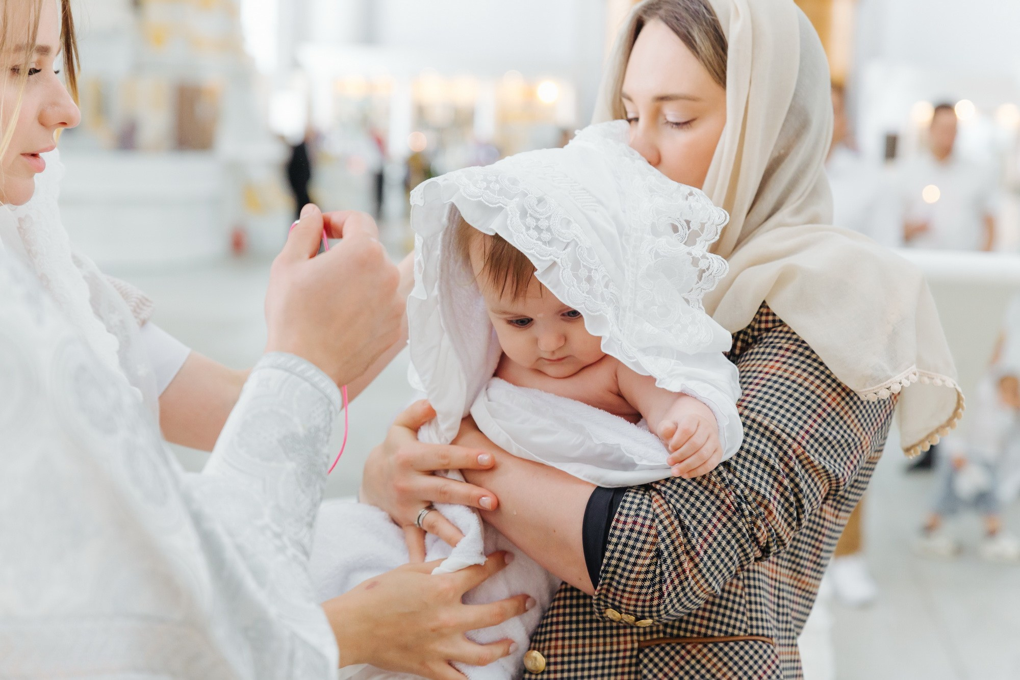 Смольный собор крещение сколько стоит, где провести крещение спб, душевный батюшка смольный собор, цена крестин, где покреститься взрослому