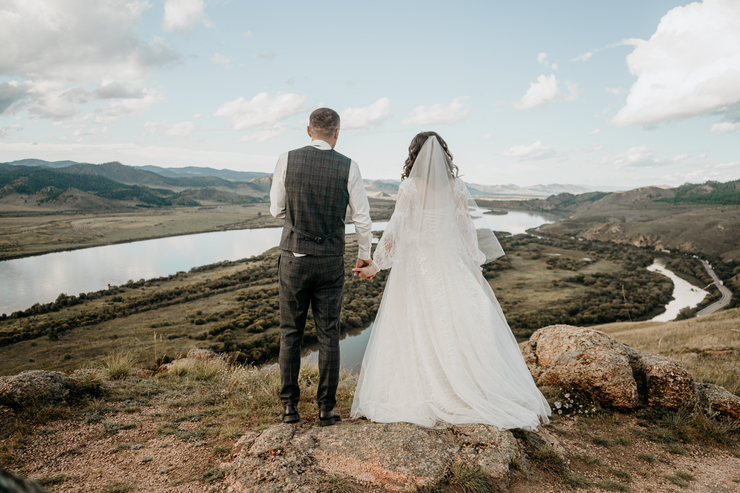 Свадебный фотографии с прогулки в окрестностях Улан-Удэ. Фотограф в Улан-Удэ. Свадебный фотограф в Улан-Удэ