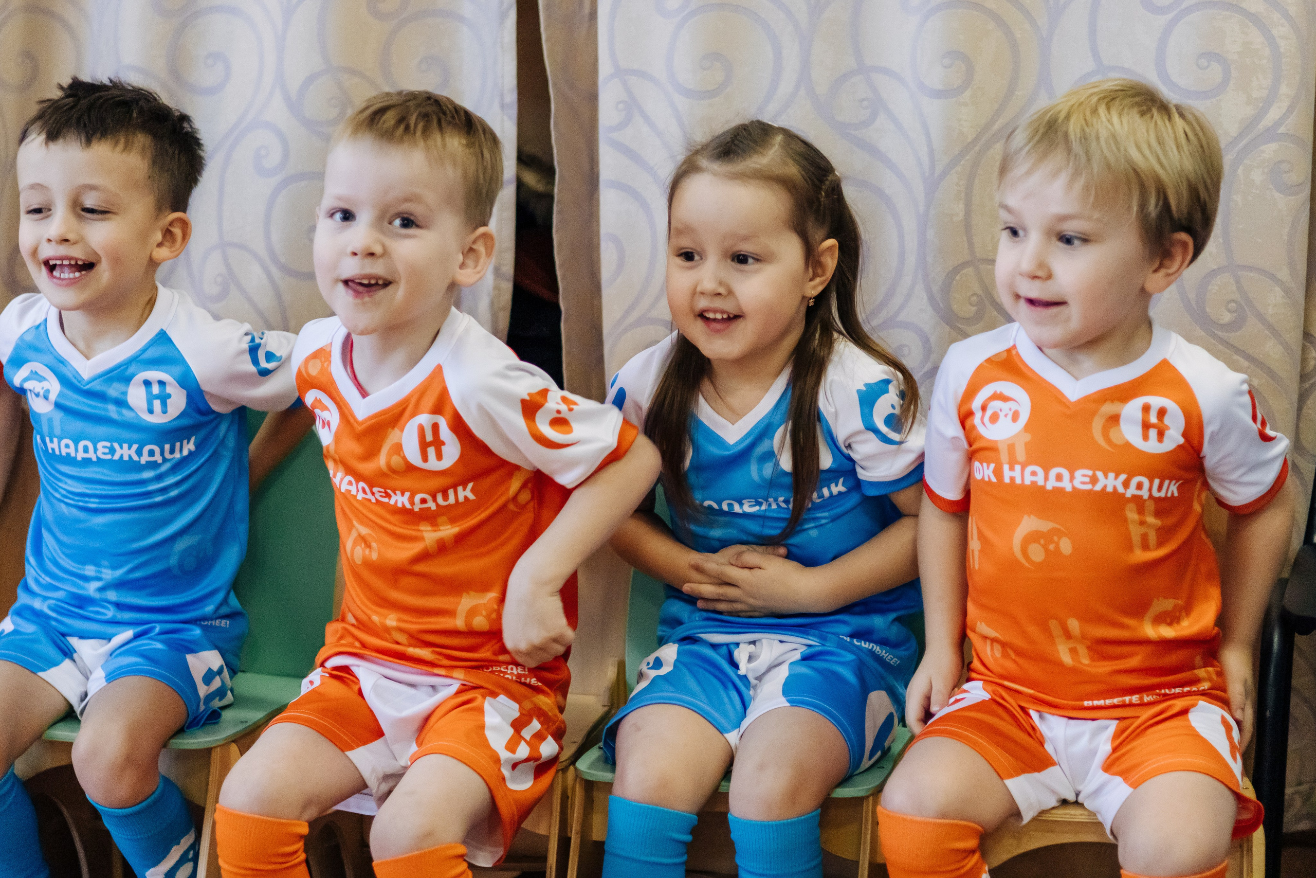 Фотосессия с кубком в детских садах г. Магнитогорска. Денис Прохоров Фотограф в г. Магнитогорск