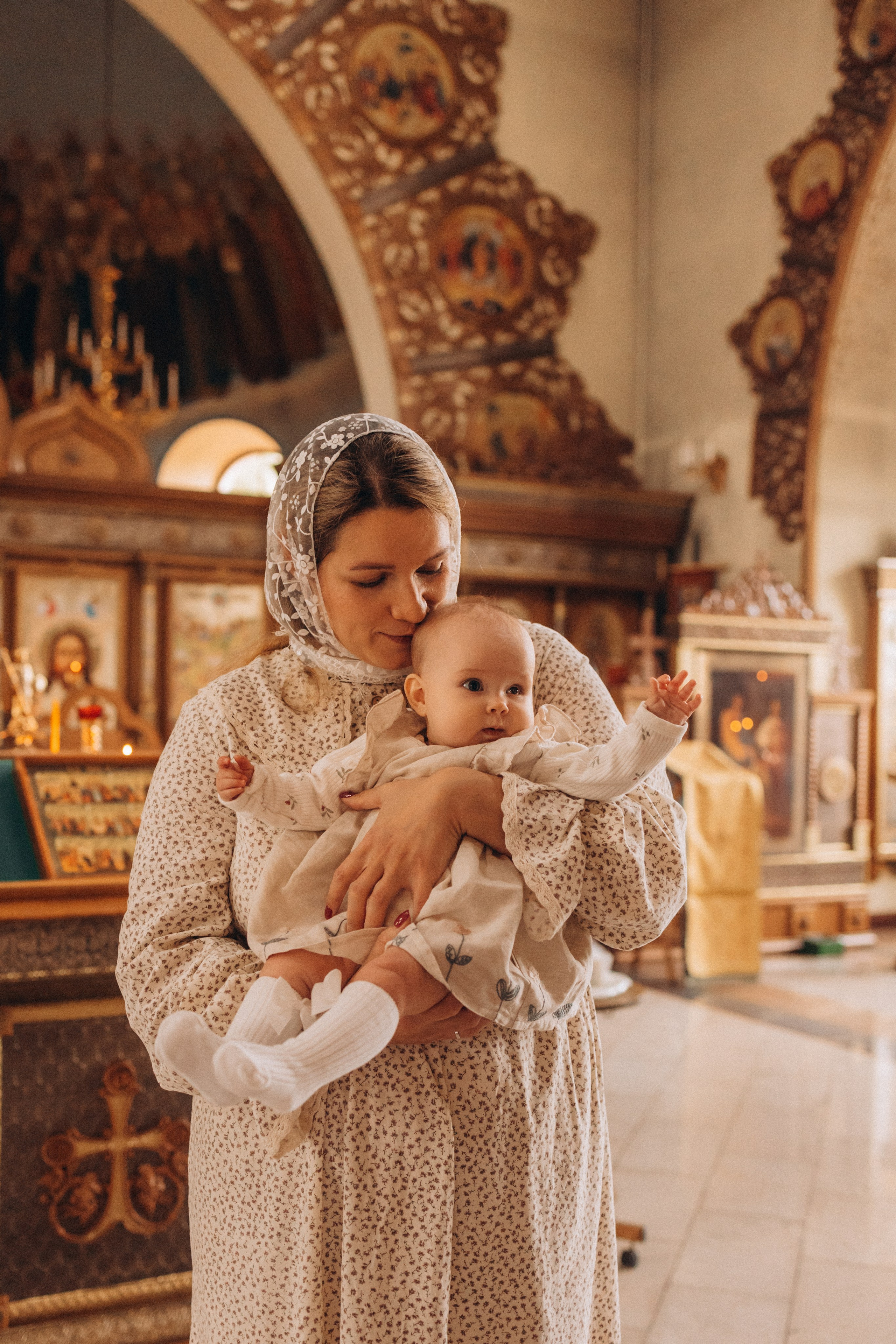 Таинство крещения Ники Церковь Всех Святых, в Земле Российской просиявших, в Новокосино. Семейный и женский фотограф в Москве Коновалова Олеся