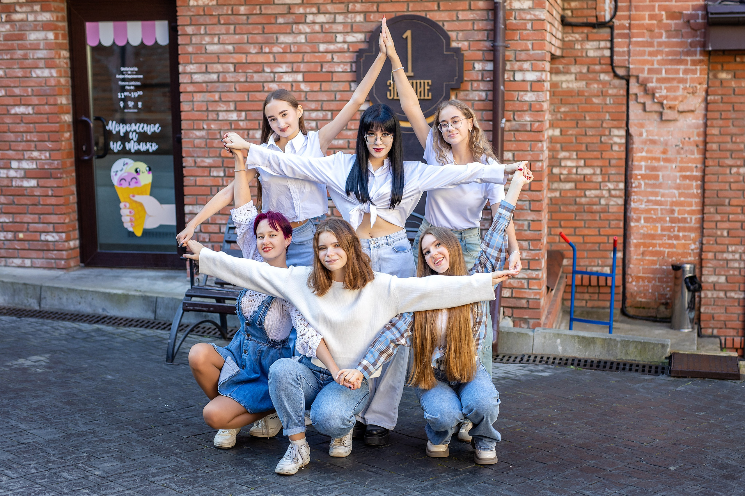 ФГБОУ ВО «Тихоокеанский государственный медицинский университет», 11-б класс. Стильный выпускной альбом Владивосток фотограф Вероника Мигачева