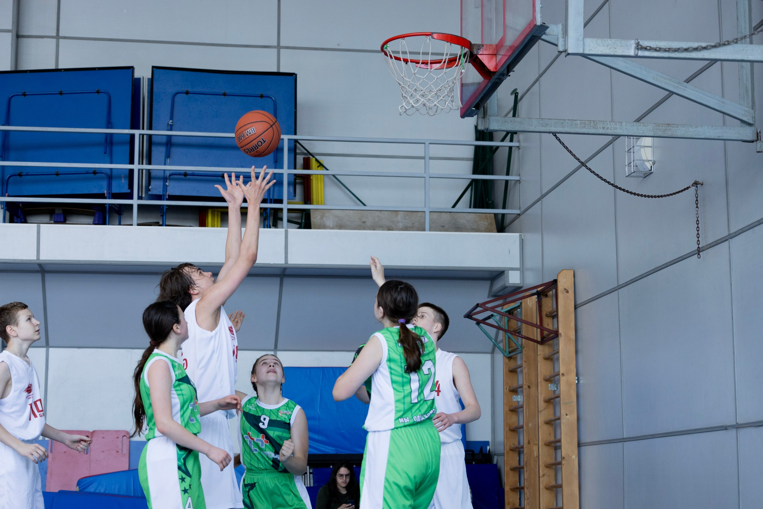 Соревнования по баскетболу среди школьников. Репортажный и портретный фотограф в Владивостоке