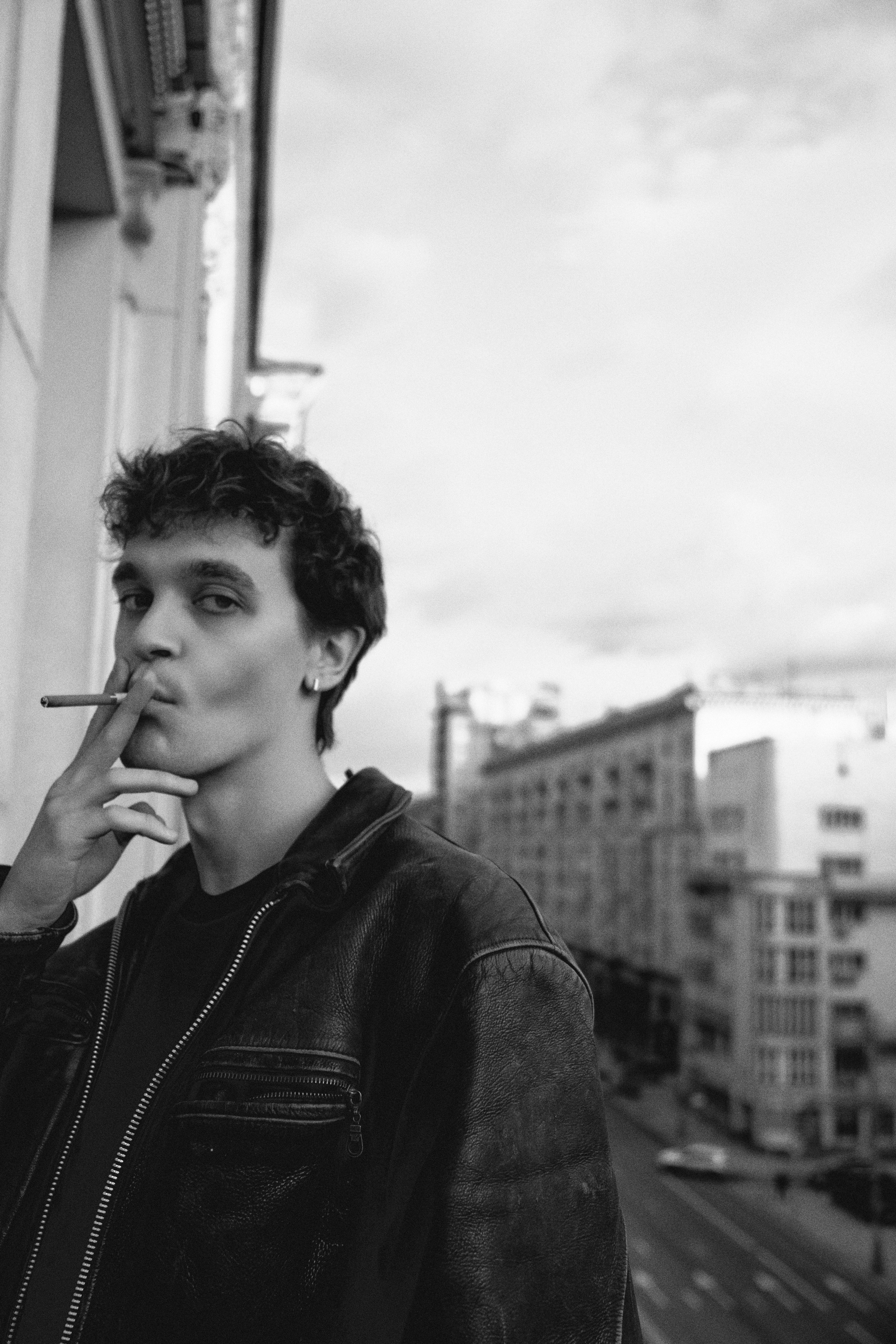 89233. Главная