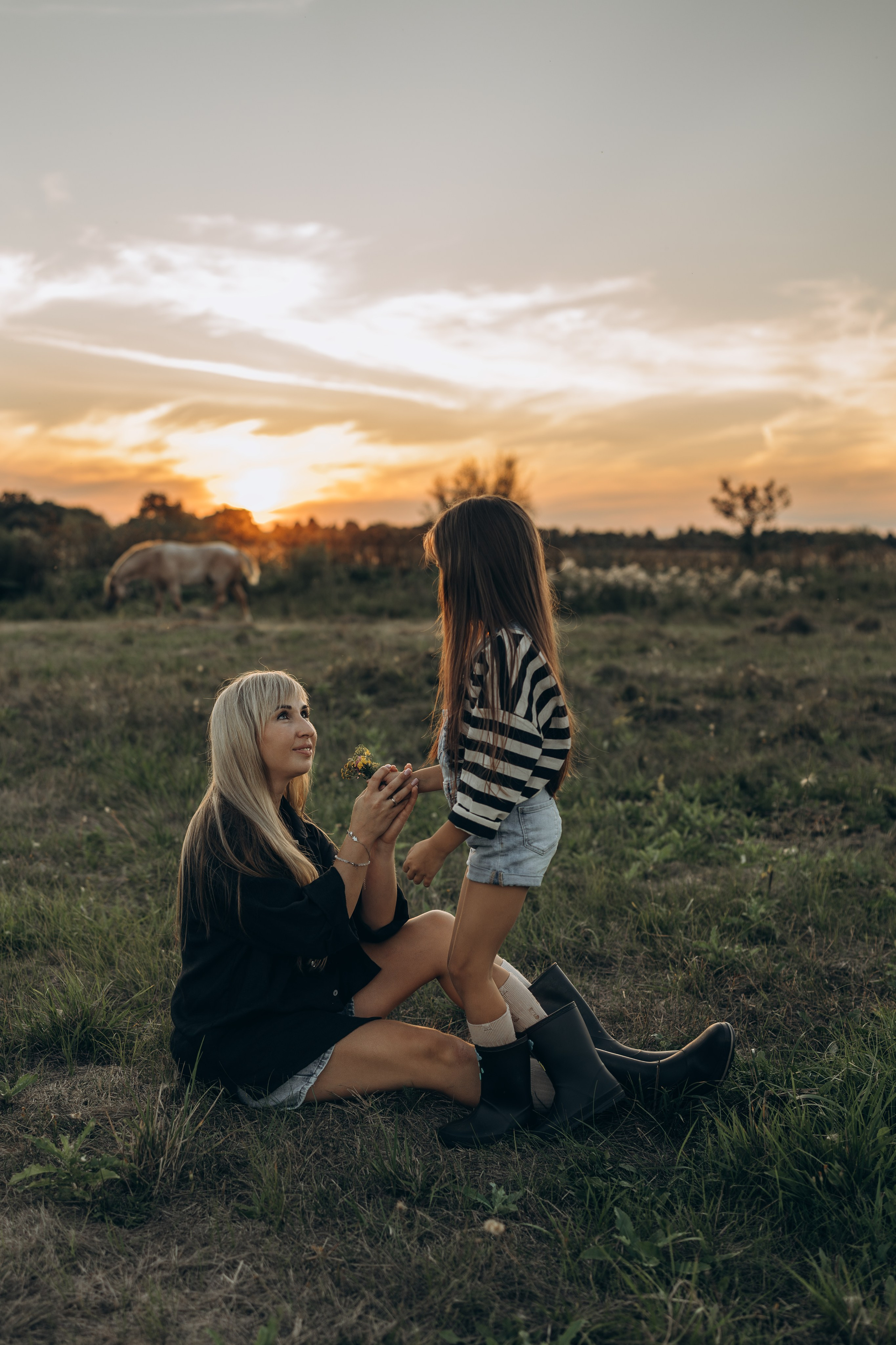 Детство, лошади, природа. Семейный фотограф Москва. Фотограф беременности и материнства Москва