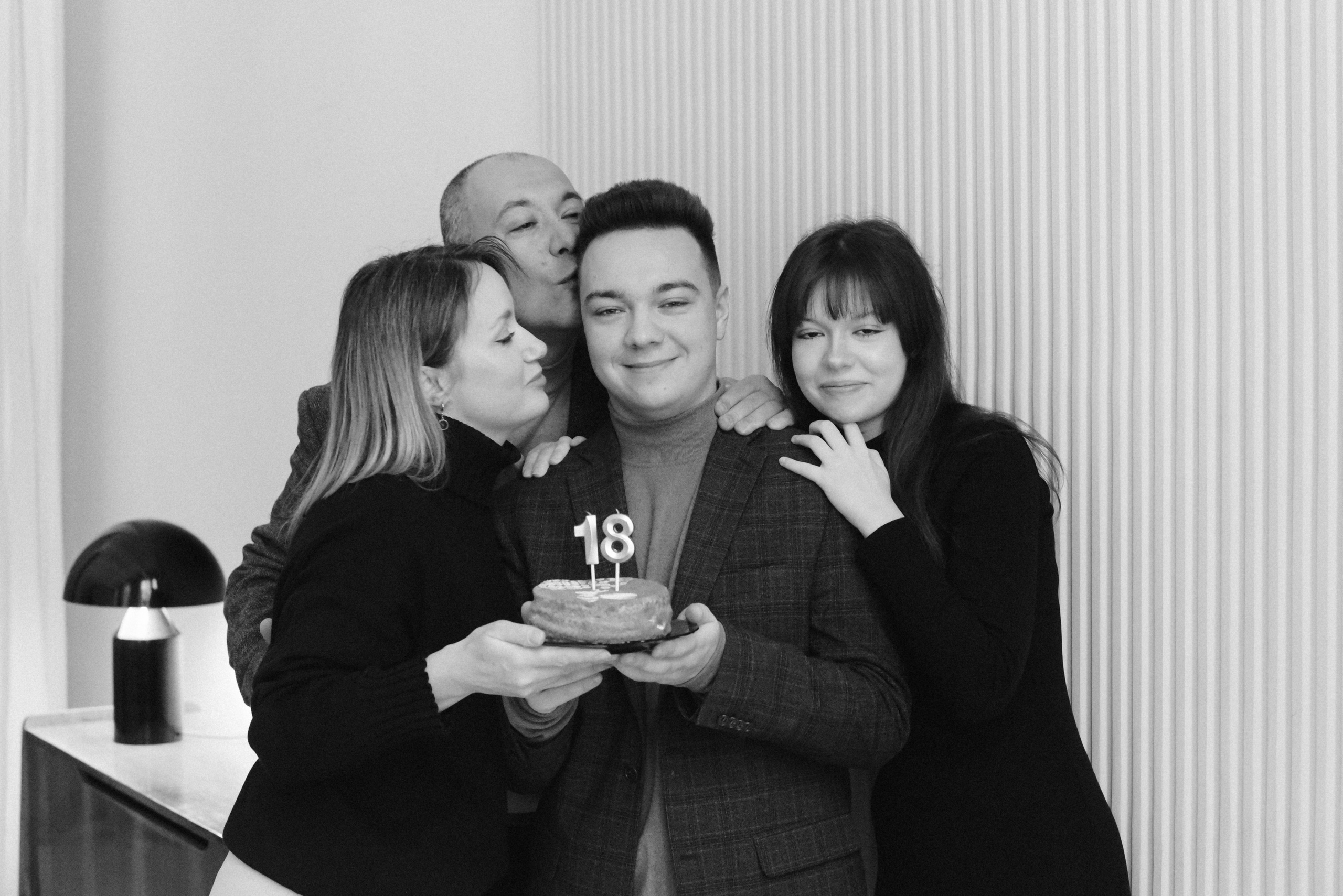 Молодые родители и взрослые дети. Фотограф Лола Волна, город Москва