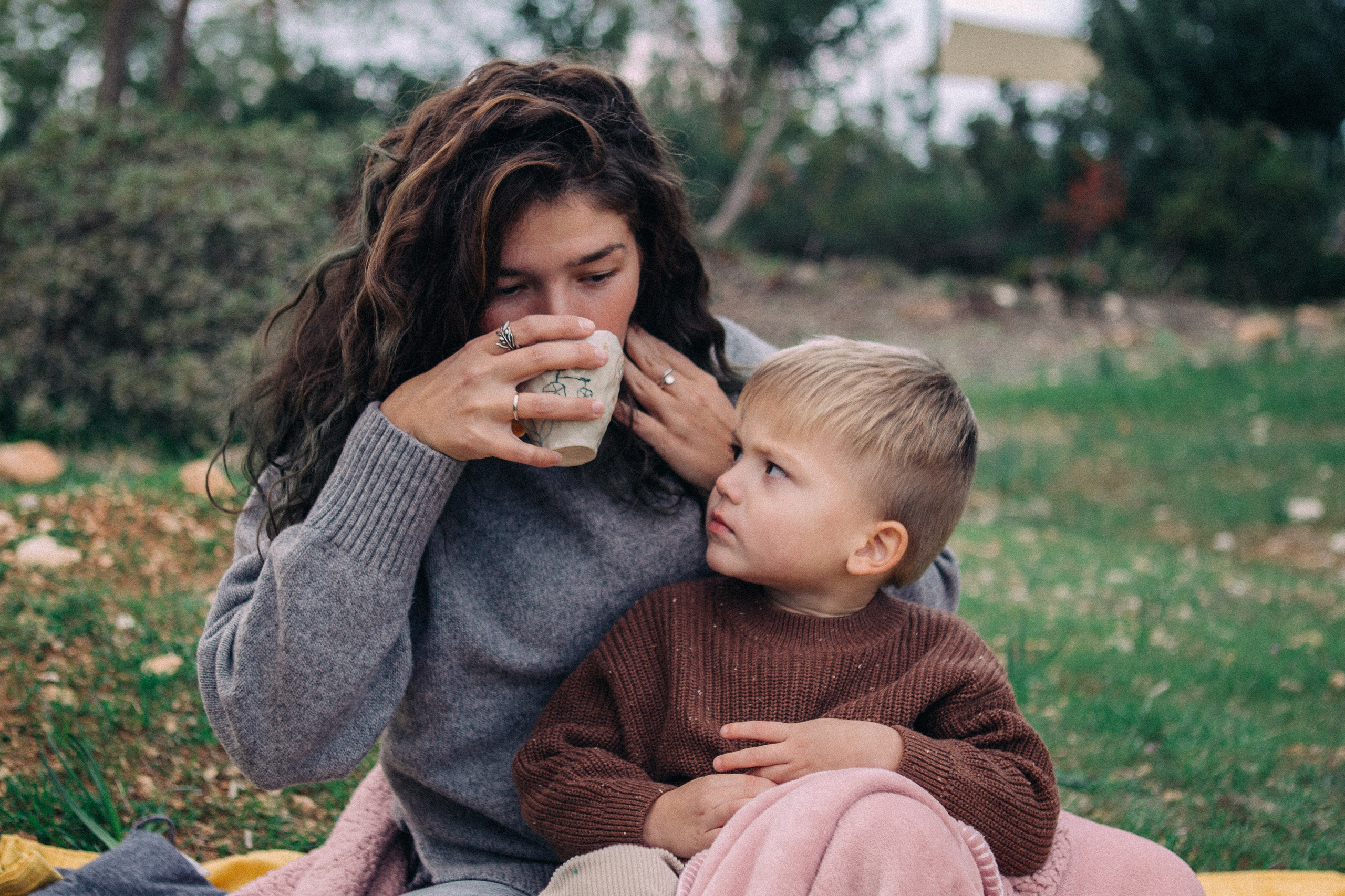 Nastya & Mr. Racoon. Portrait, family and pet photographer in Cyprus, Ksenia Bourdelle
