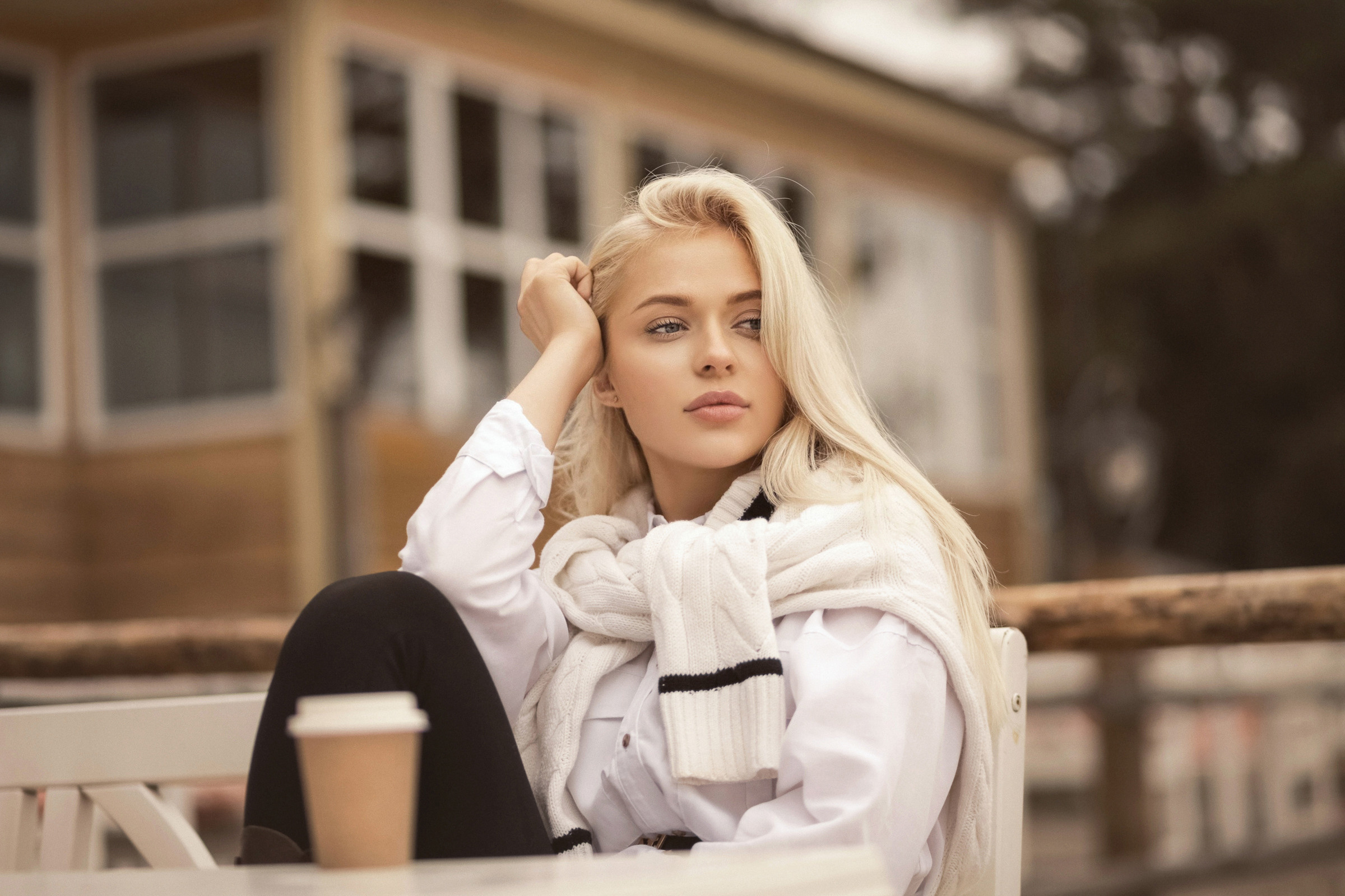 Фотосессия с белой лошадью. Фотограф женский и мужской портрет Санкт-Петербург