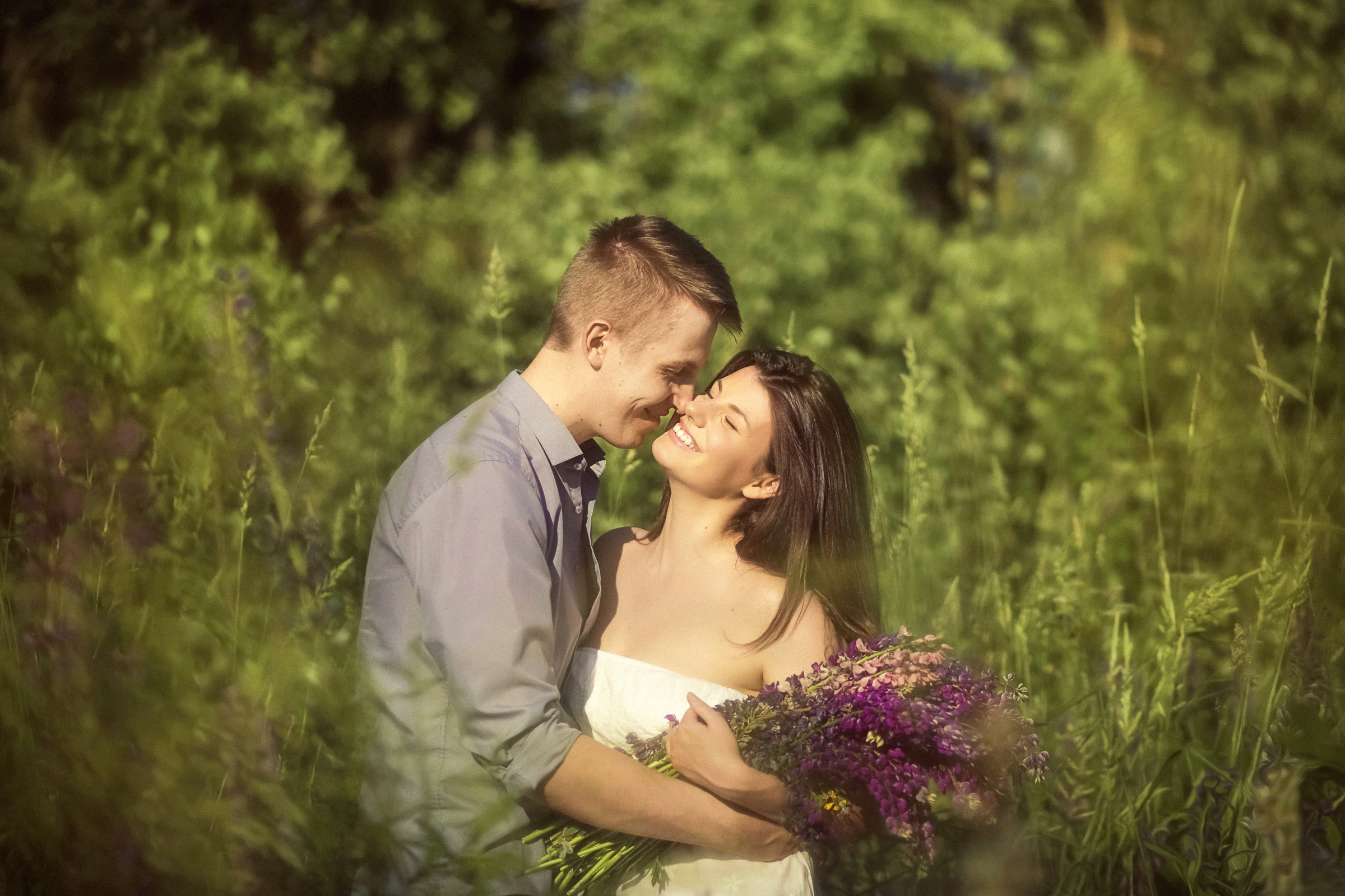 Фотосессия с люпинами. Фотограф женский и мужской портрет Санкт-Петербург