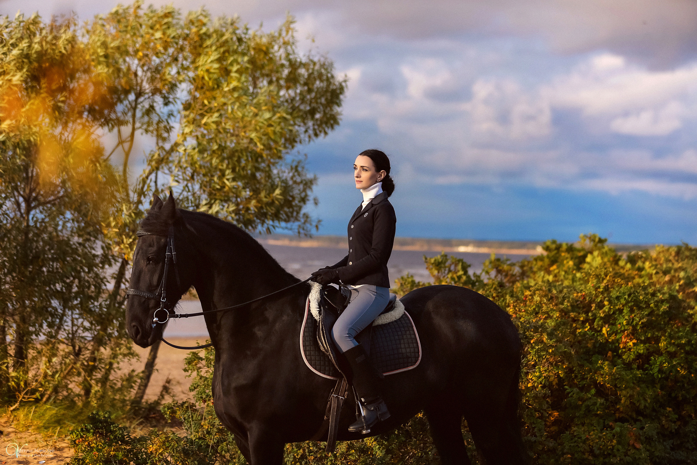 Осенняя съемка с лошадью В СПБ. Фотограф женский и мужской портрет Санкт-Петербург
