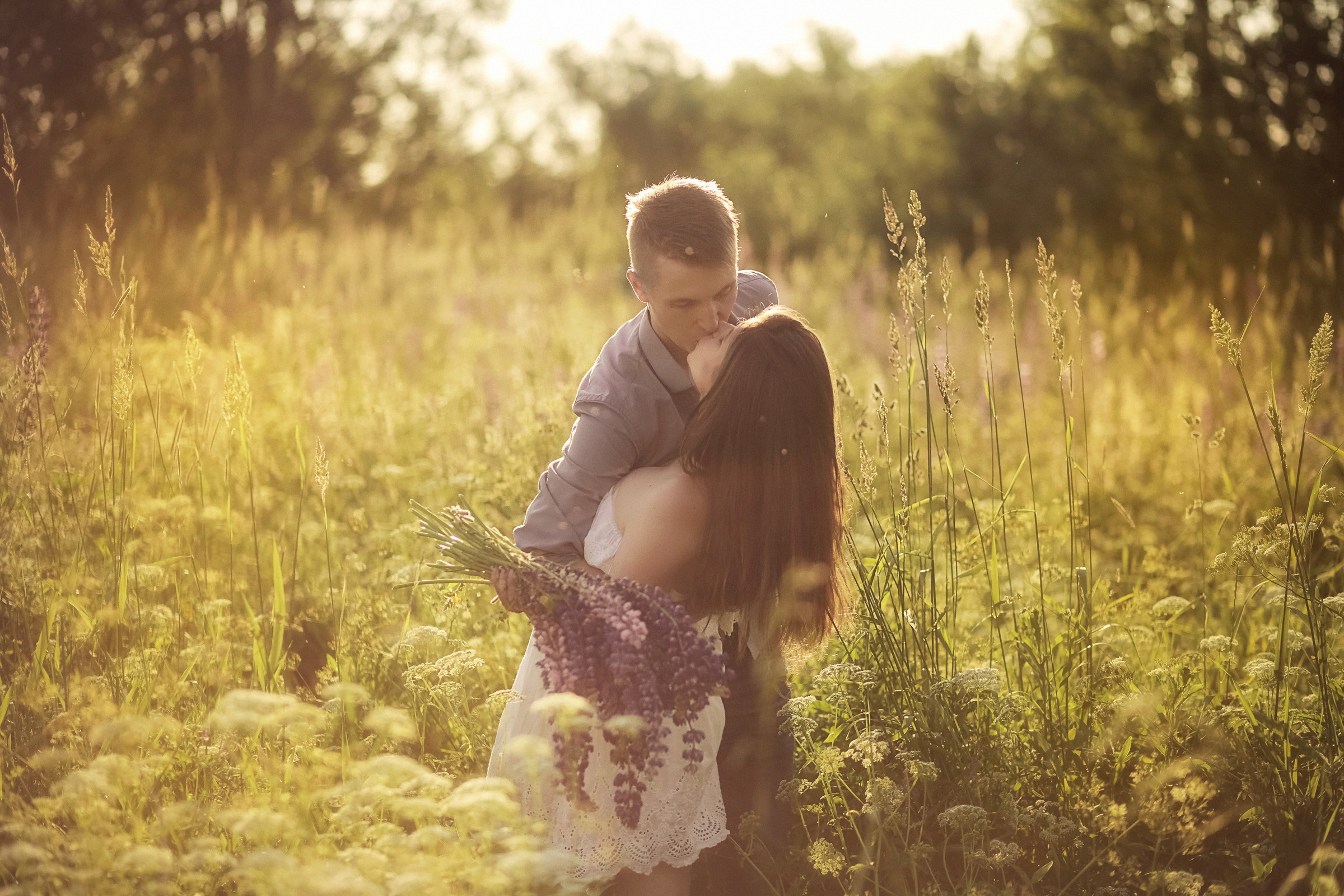 Фотосессия с люпинами. Фотограф женский и мужской портрет Санкт-Петербург