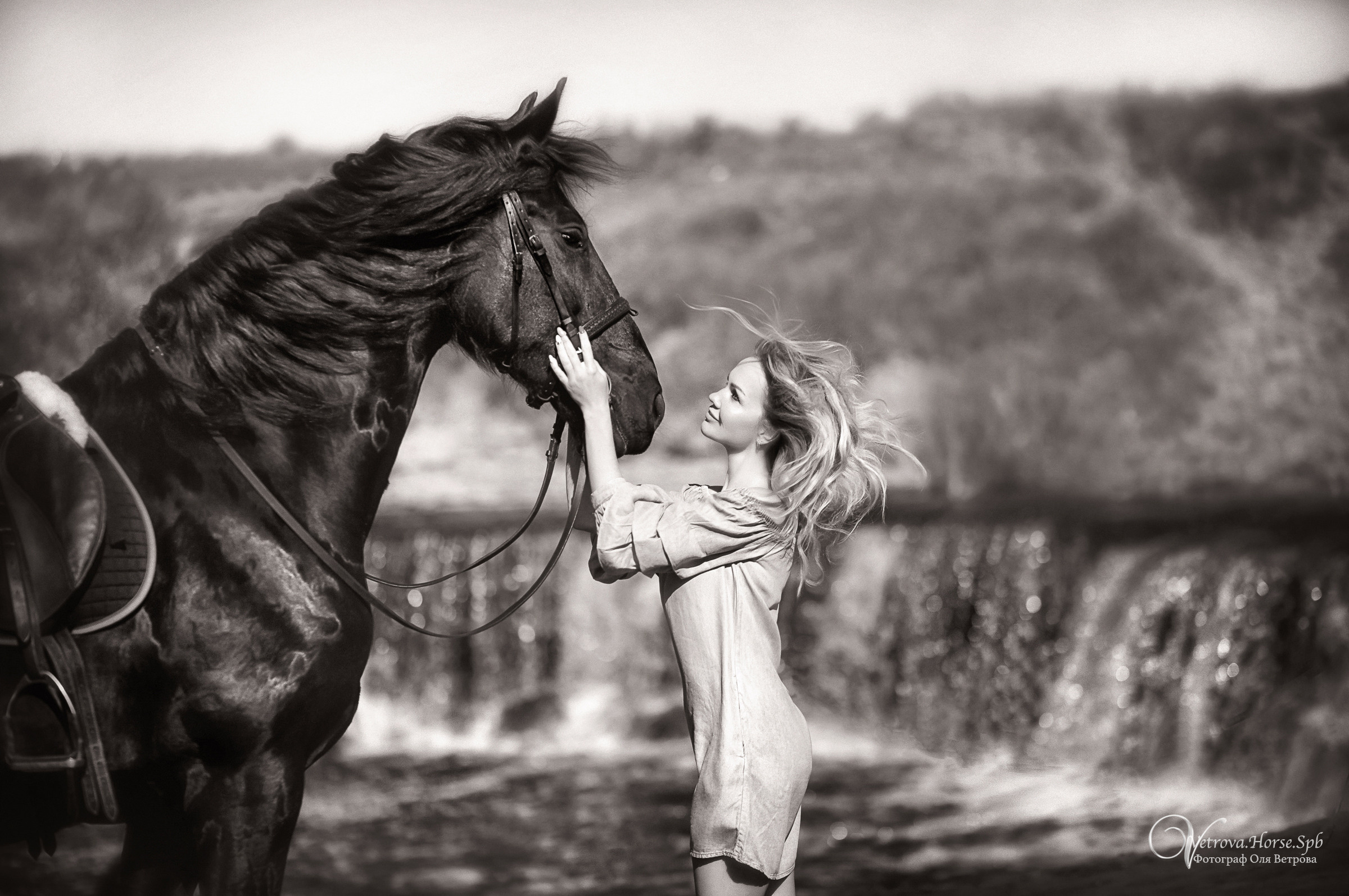 Конная фотосессия на водопаде. Фотограф женский и мужской портрет Санкт-Петербург