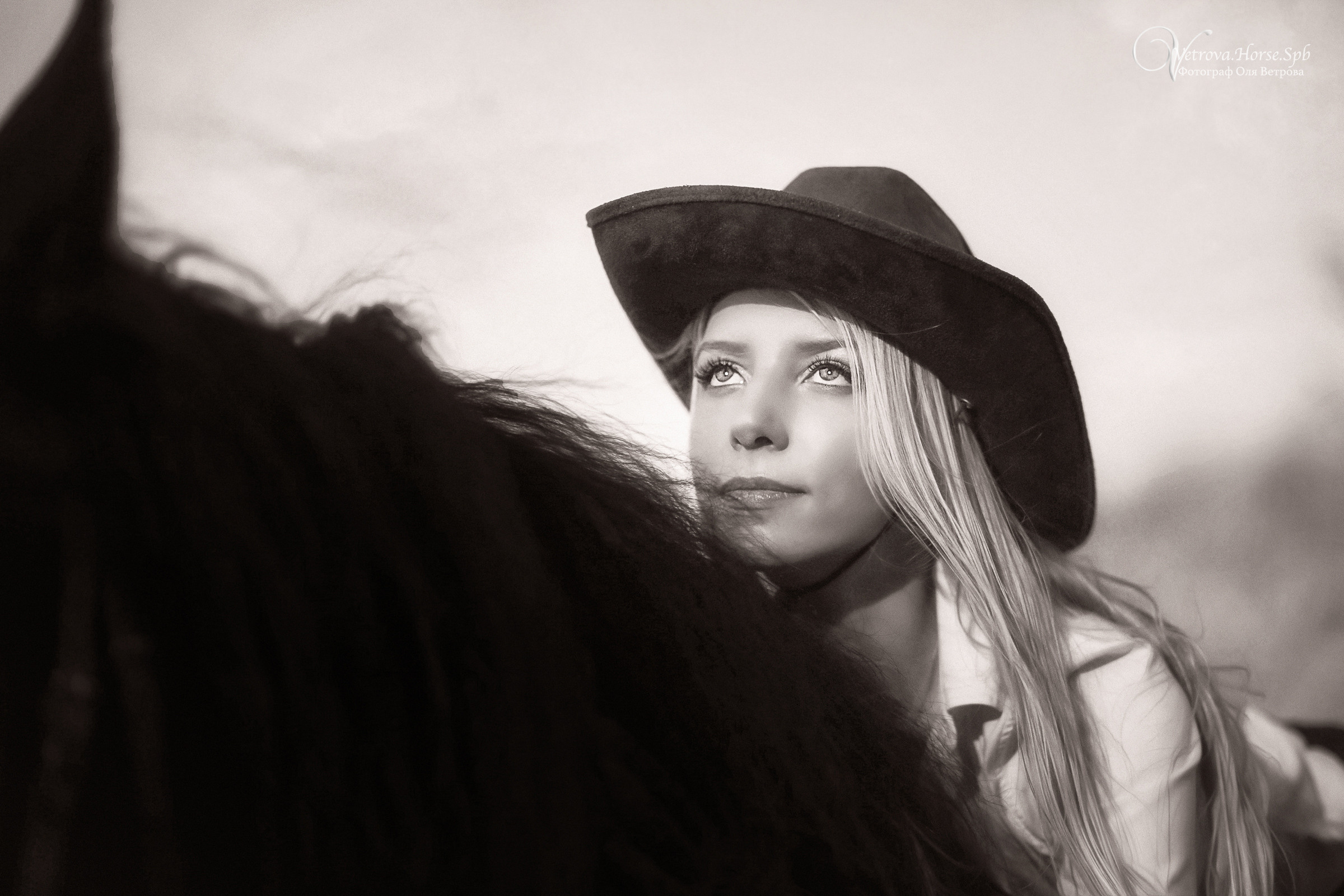 Съемка с лошадью на водопаде. Фотограф женский и мужской портрет Санкт-Петербург