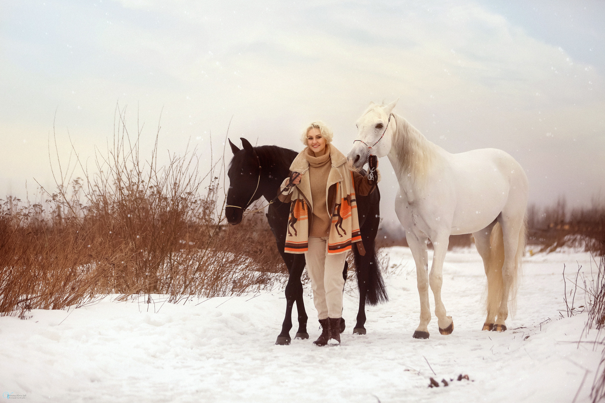 Съемка девушки и два коня. Фотограф женский и мужской портрет Санкт-Петербург