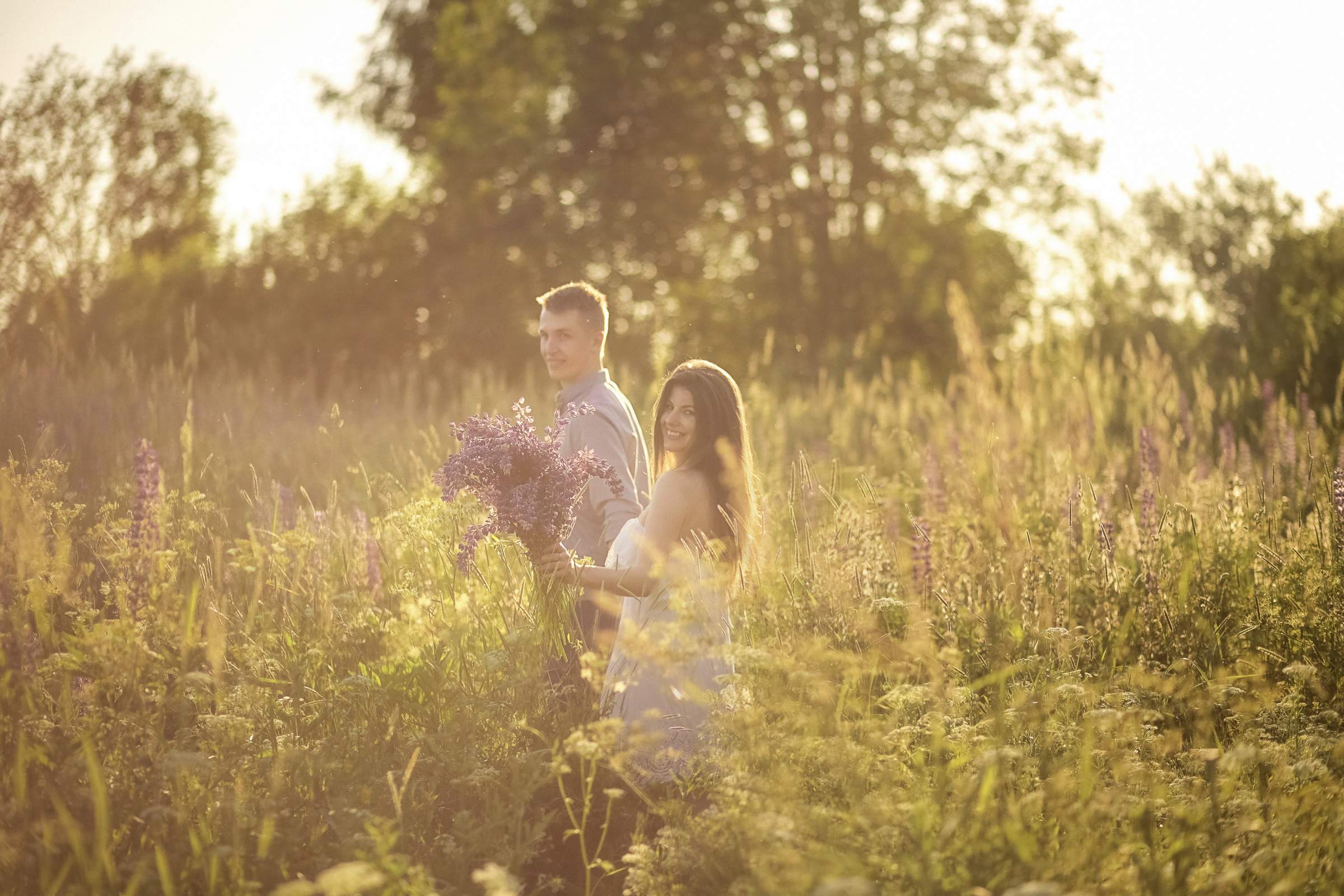 Фотосессия с люпинами. Фотограф женский и мужской портрет Санкт-Петербург