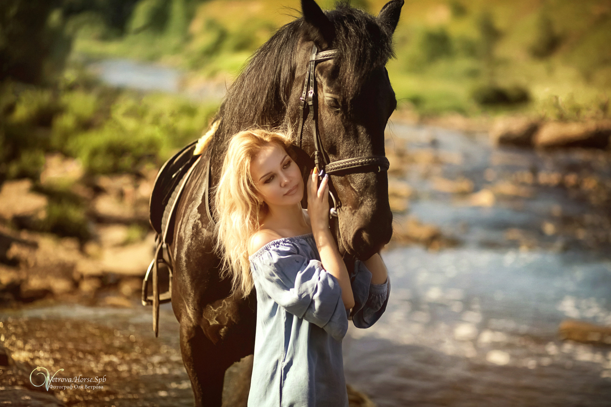 Конная фотосессия на водопаде. Фотограф женский и мужской портрет Санкт-Петербург