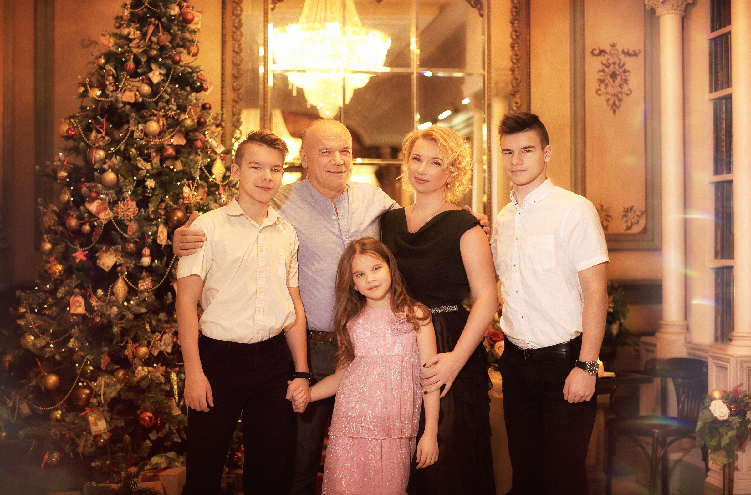 Новогодняя фотосессия большой семьи. Фотограф женский и мужской портрет Санкт-Петербург