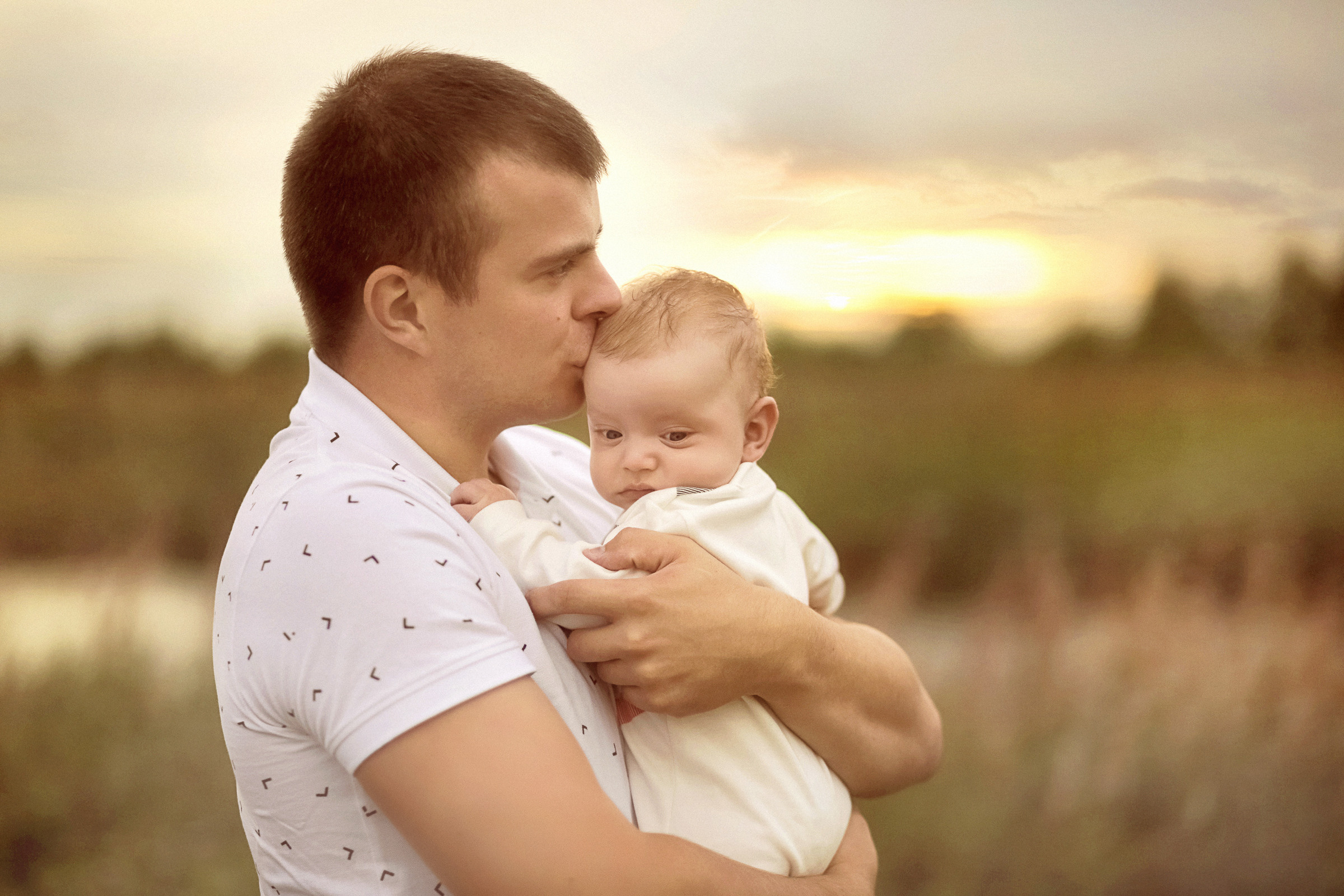 Фотосессия в поле на стоге сена. Фотограф женский и мужской портрет Санкт-Петербург