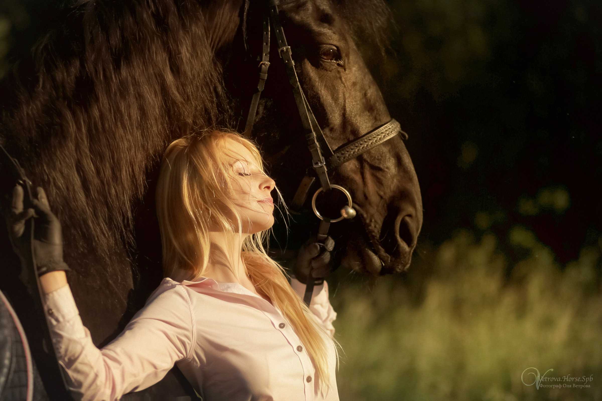 Съемка с лошадью на водопаде. Фотограф женский и мужской портрет Санкт-Петербург