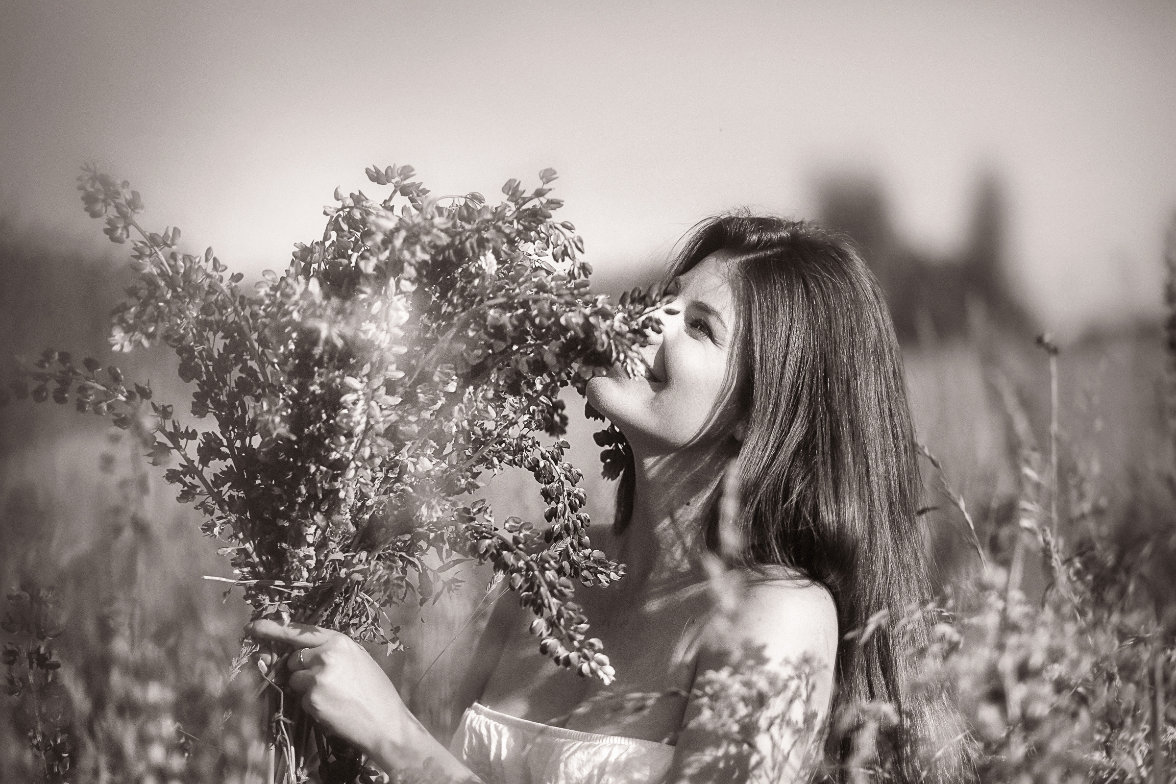 Фотосессия с люпинами. Фотограф женский и мужской портрет Санкт-Петербург