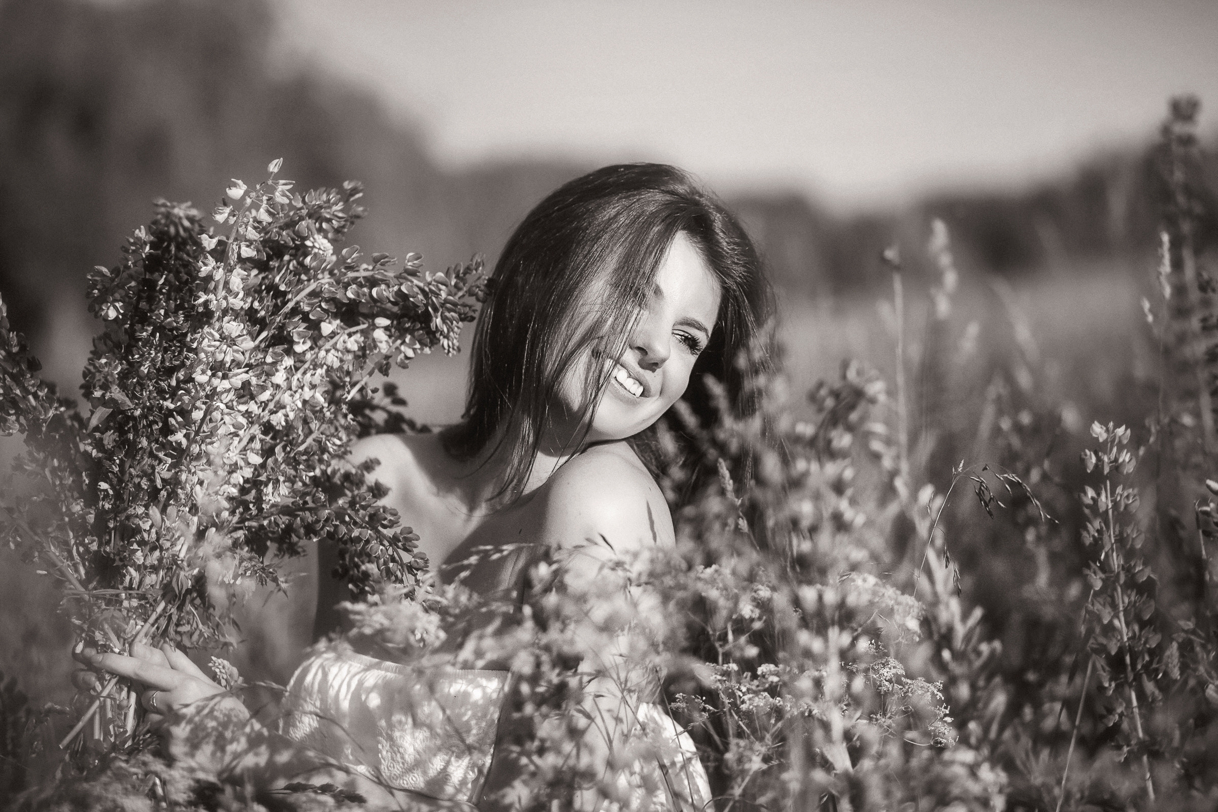 Фотосессия с люпинами. Фотограф женский и мужской портрет Санкт-Петербург