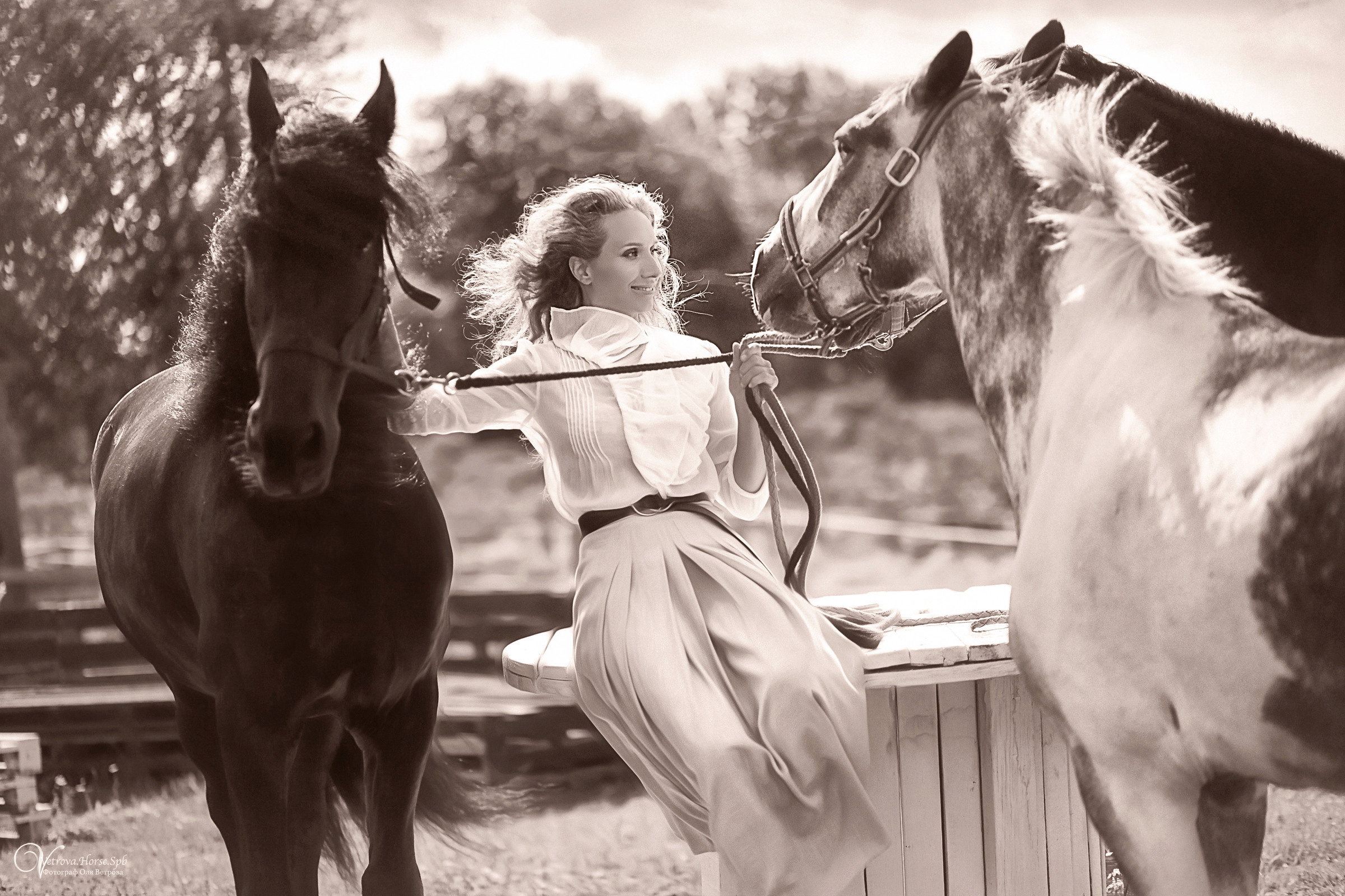 Фотосессия девушка и табун лошадей. Фотограф женский и мужской портрет Санкт-Петербург