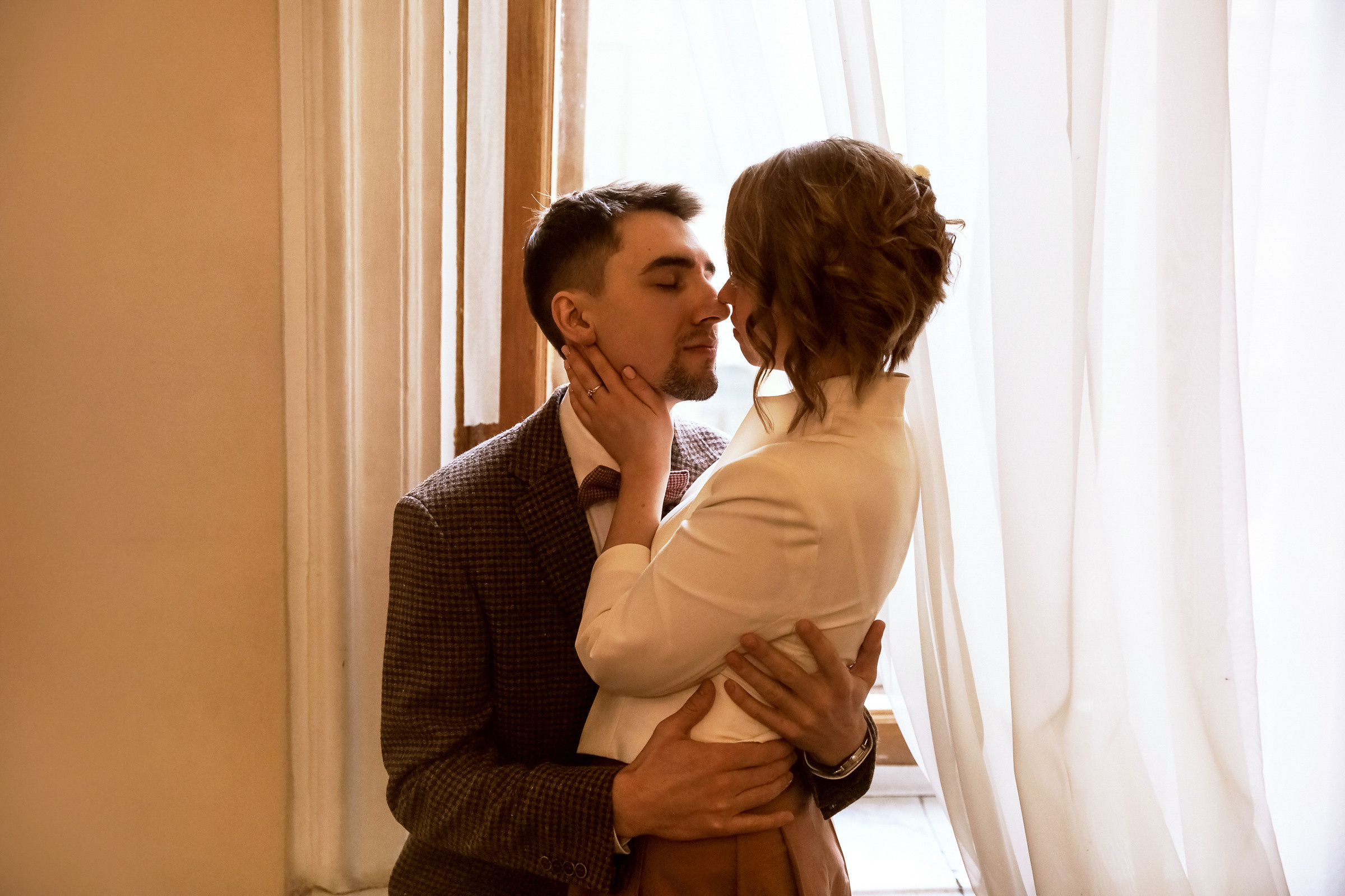 Свадьба с прогулкой по набережной. Фотограф женский и мужской портрет Санкт-Петербург