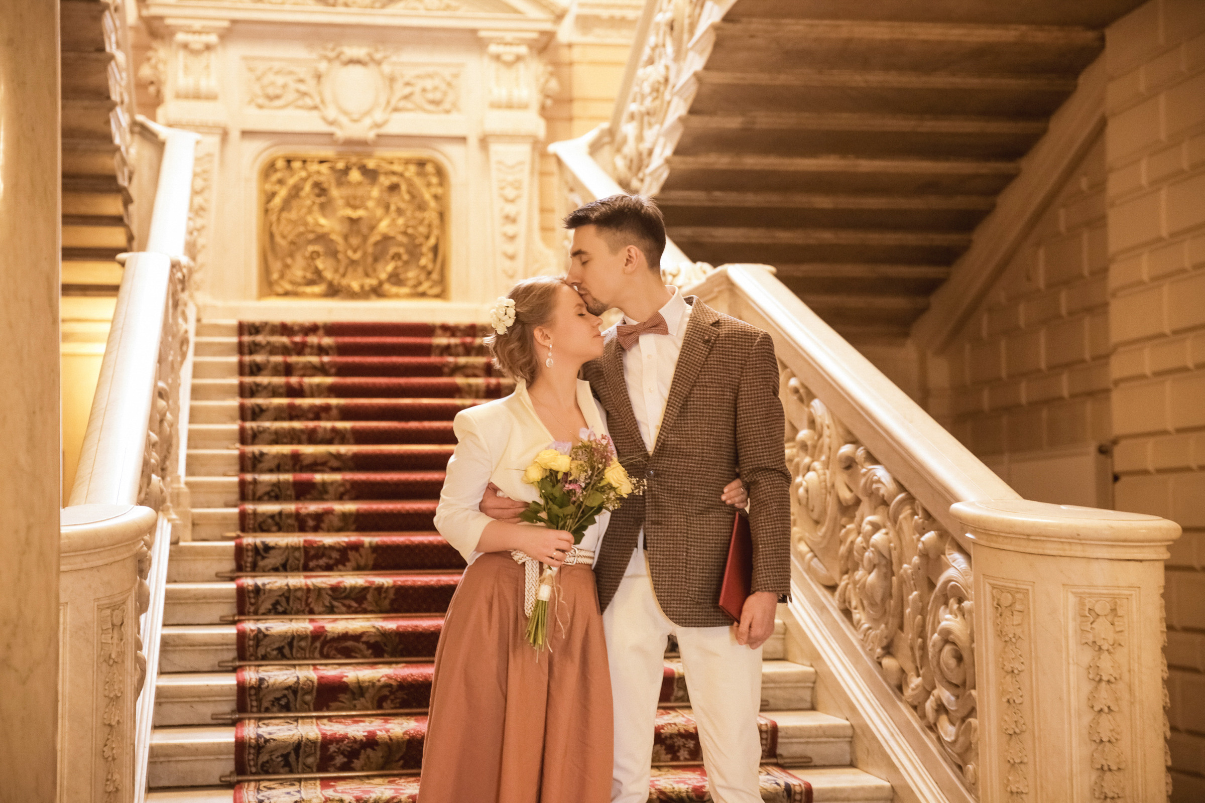 Свадьба с прогулкой по набережной. Фотограф женский и мужской портрет Санкт-Петербург