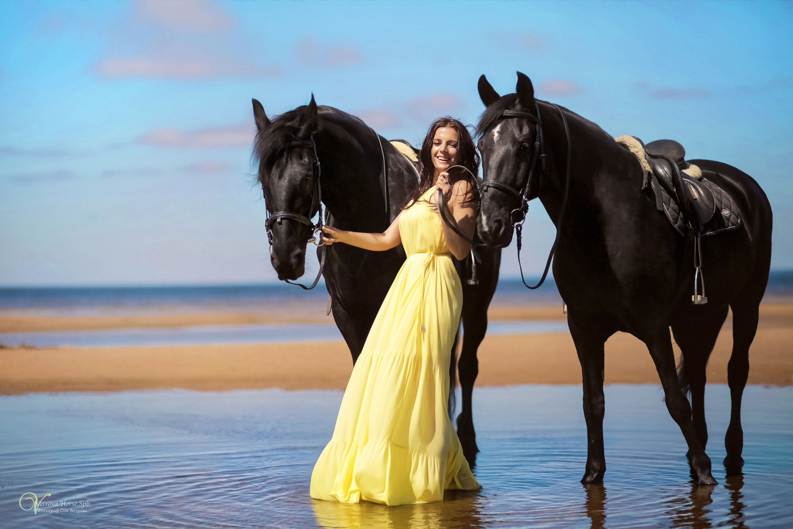 Фотосессия  с двумя конями в Санкт-Петербурге. Фотограф женский и мужской портрет Санкт-Петербург