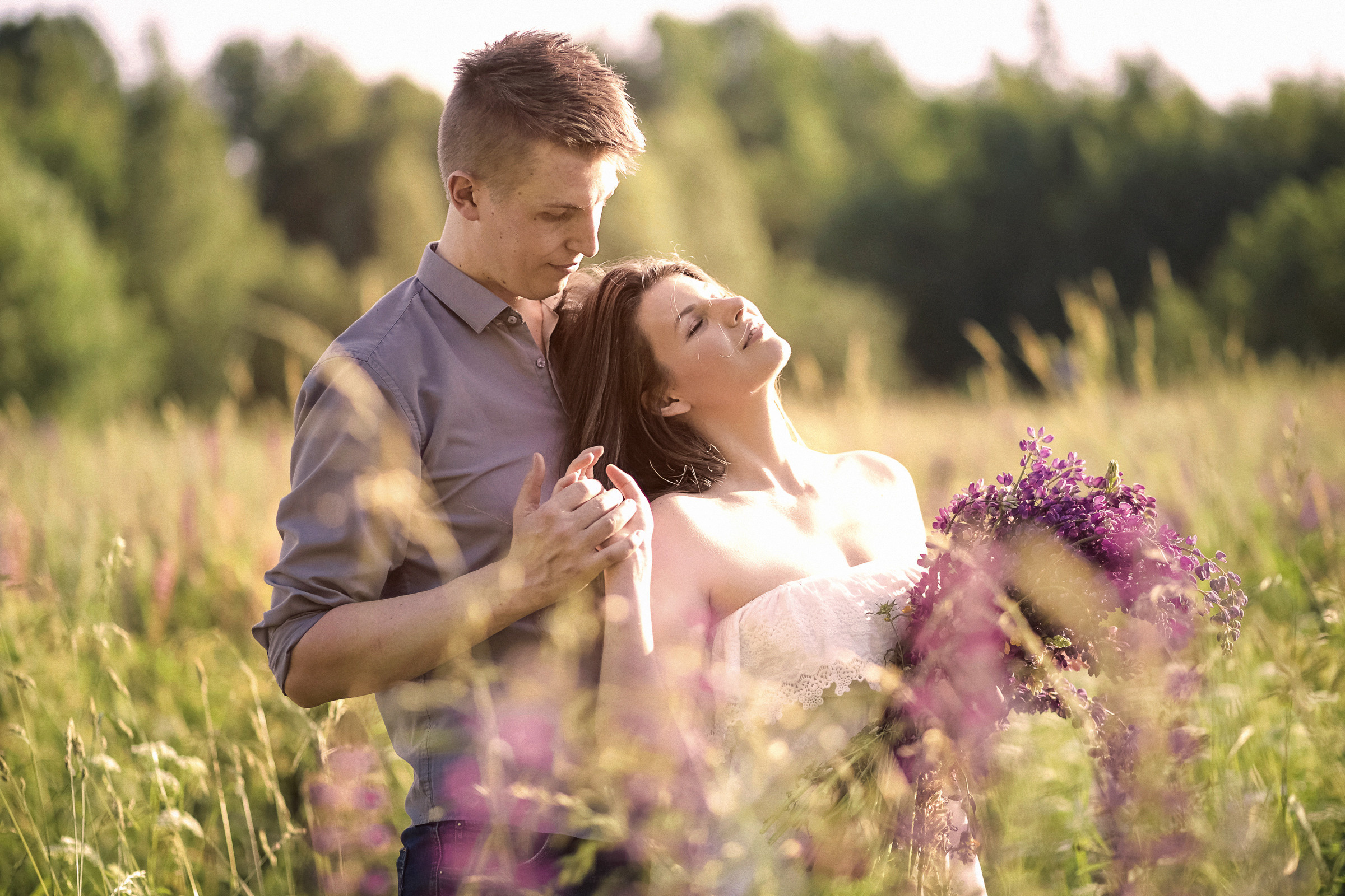 Фотосессия с люпинами. Фотограф женский и мужской портрет Санкт-Петербург