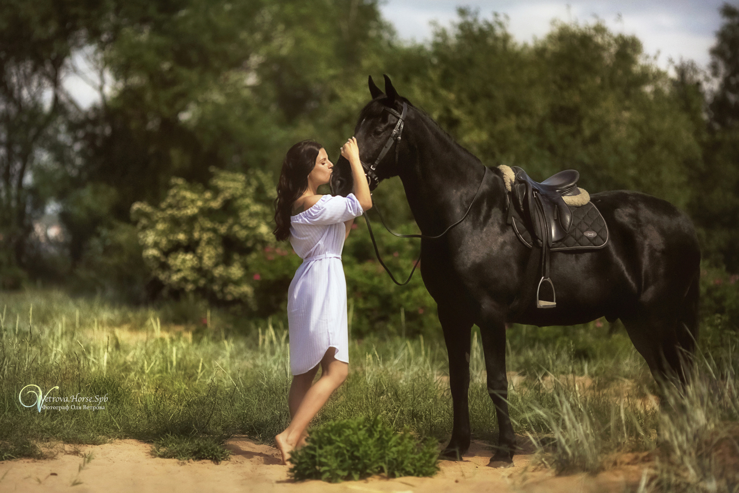 Конная фотосессия на заливе в СПБ. Фотограф женский и мужской портрет Санкт-Петербург