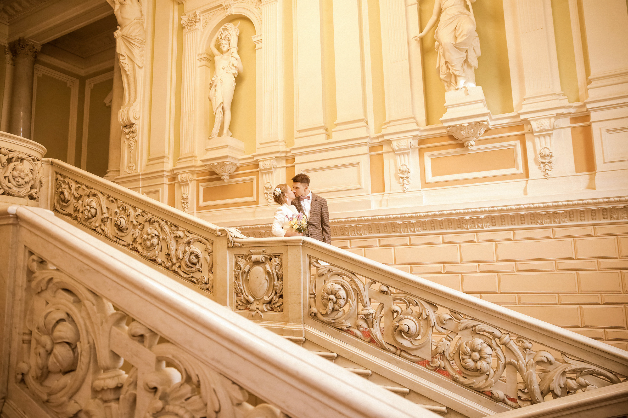 Свадьба с прогулкой по набережной. Фотограф женский и мужской портрет Санкт-Петербург