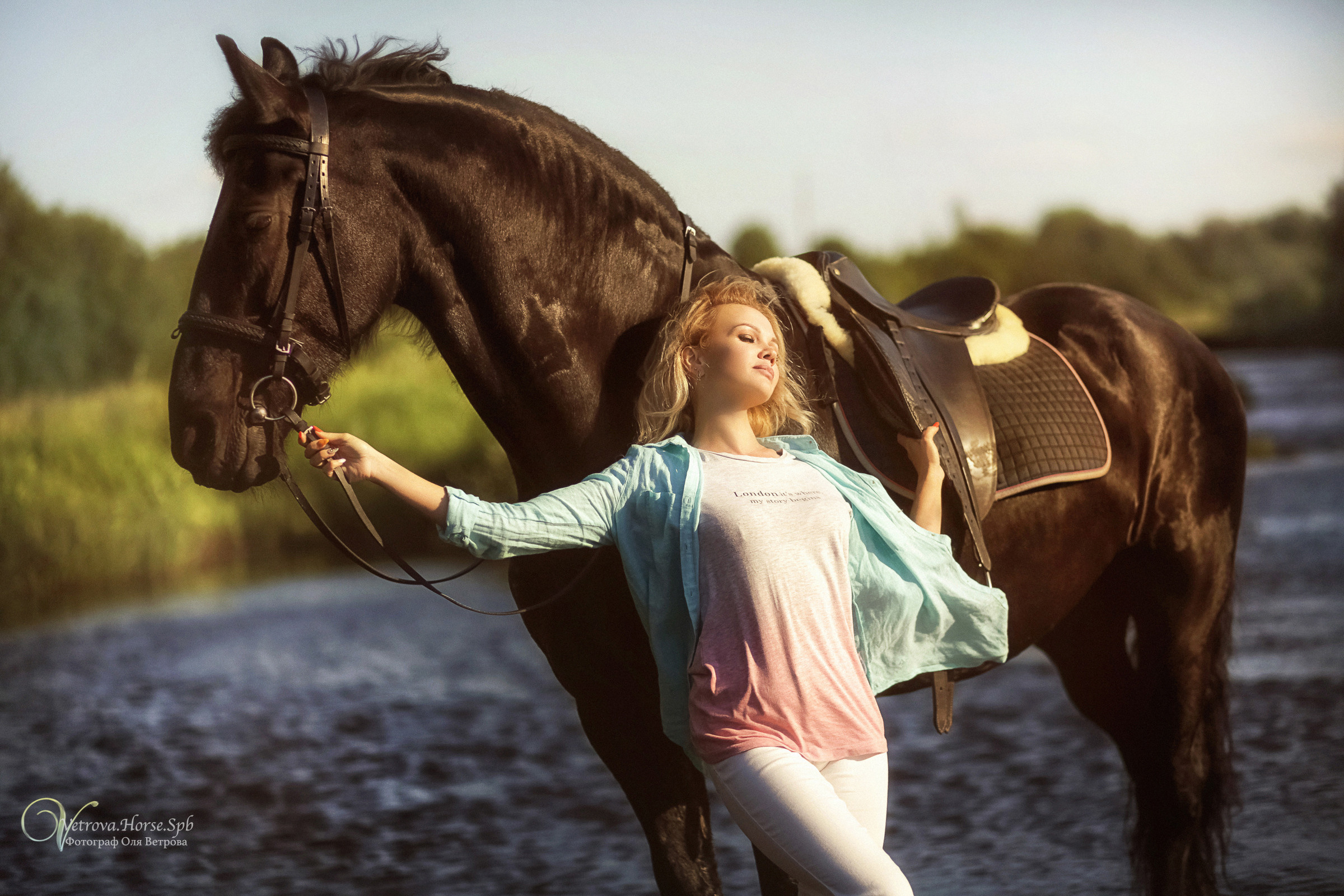 Конная фотосессия на водопаде. Фотограф женский и мужской портрет Санкт-Петербург