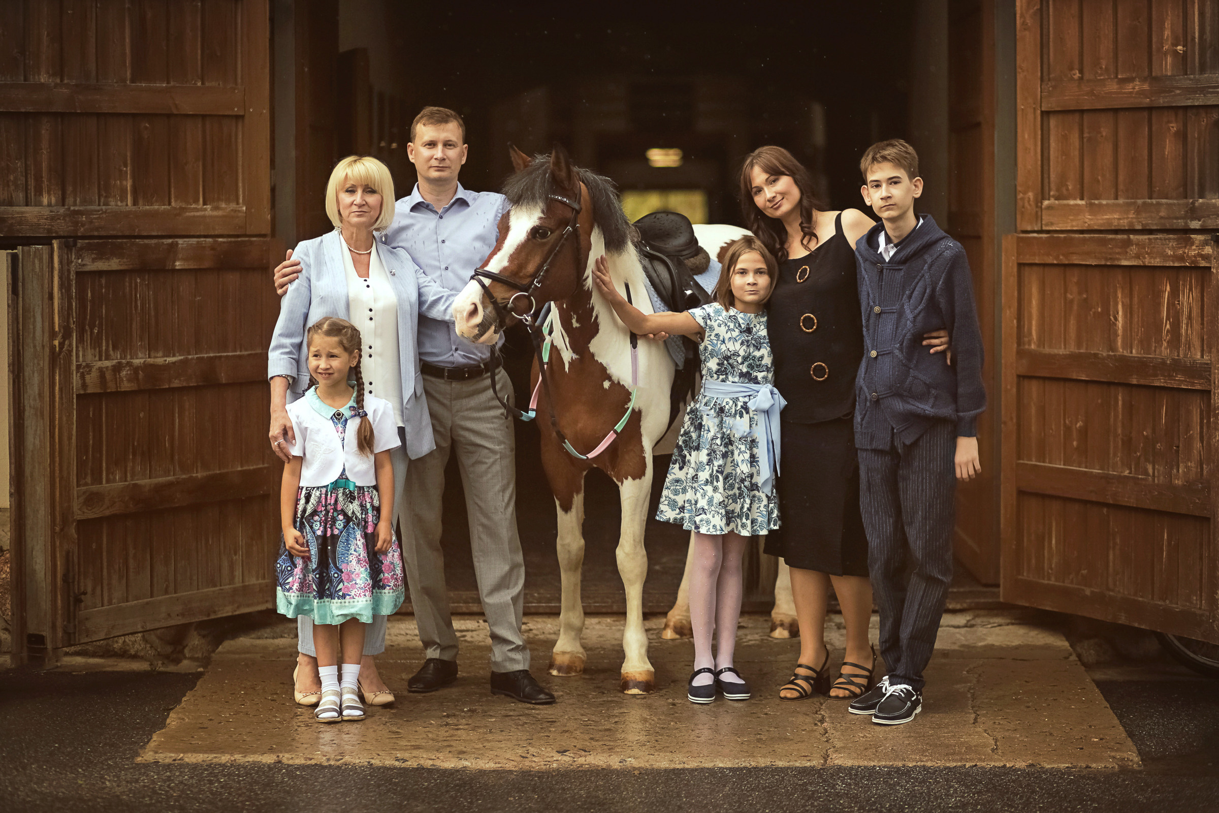 Фотосессия в конном клубе Вента-Арена. Фотограф женский и мужской портрет Санкт-Петербург