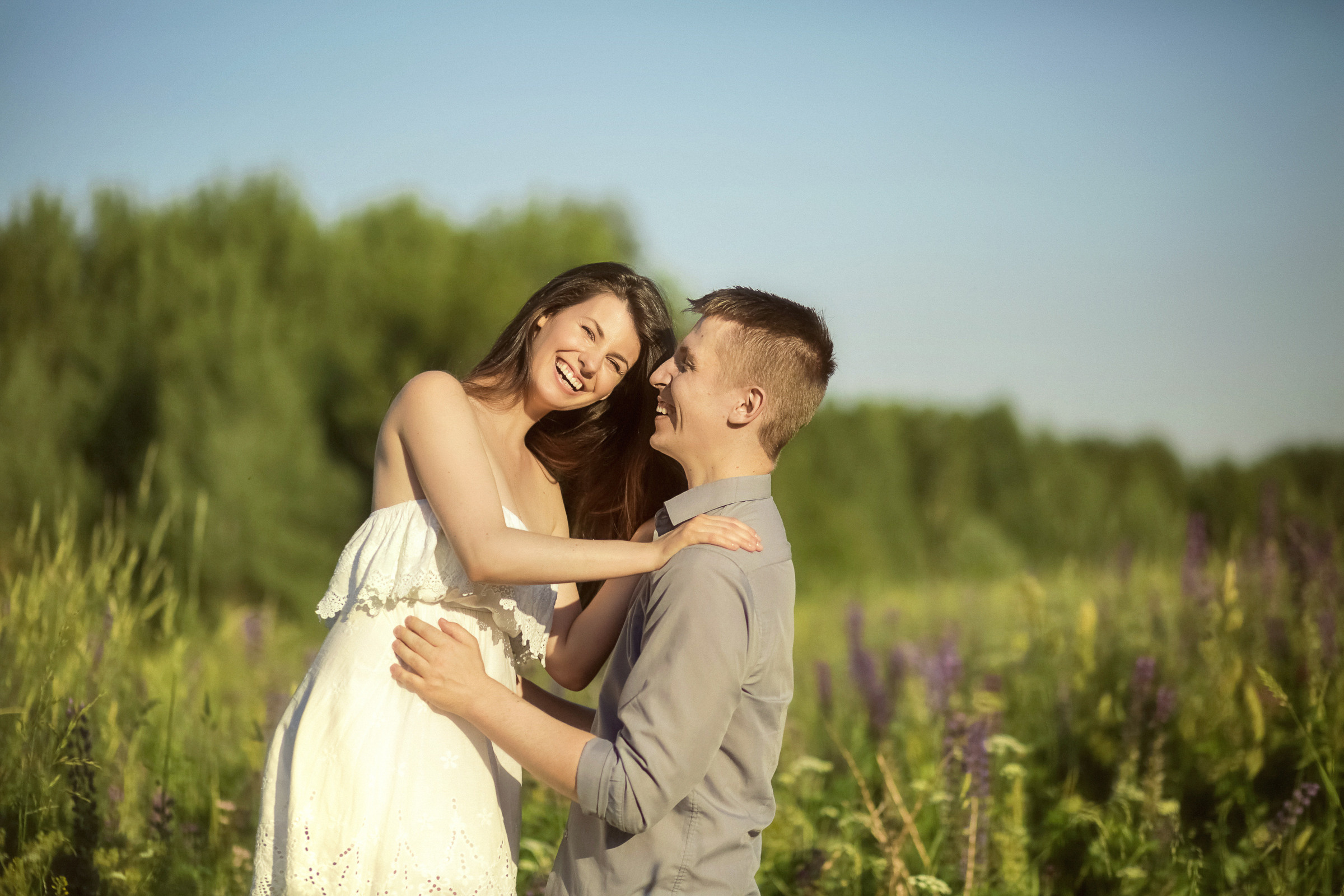Фотосессия с люпинами. Фотограф женский и мужской портрет Санкт-Петербург