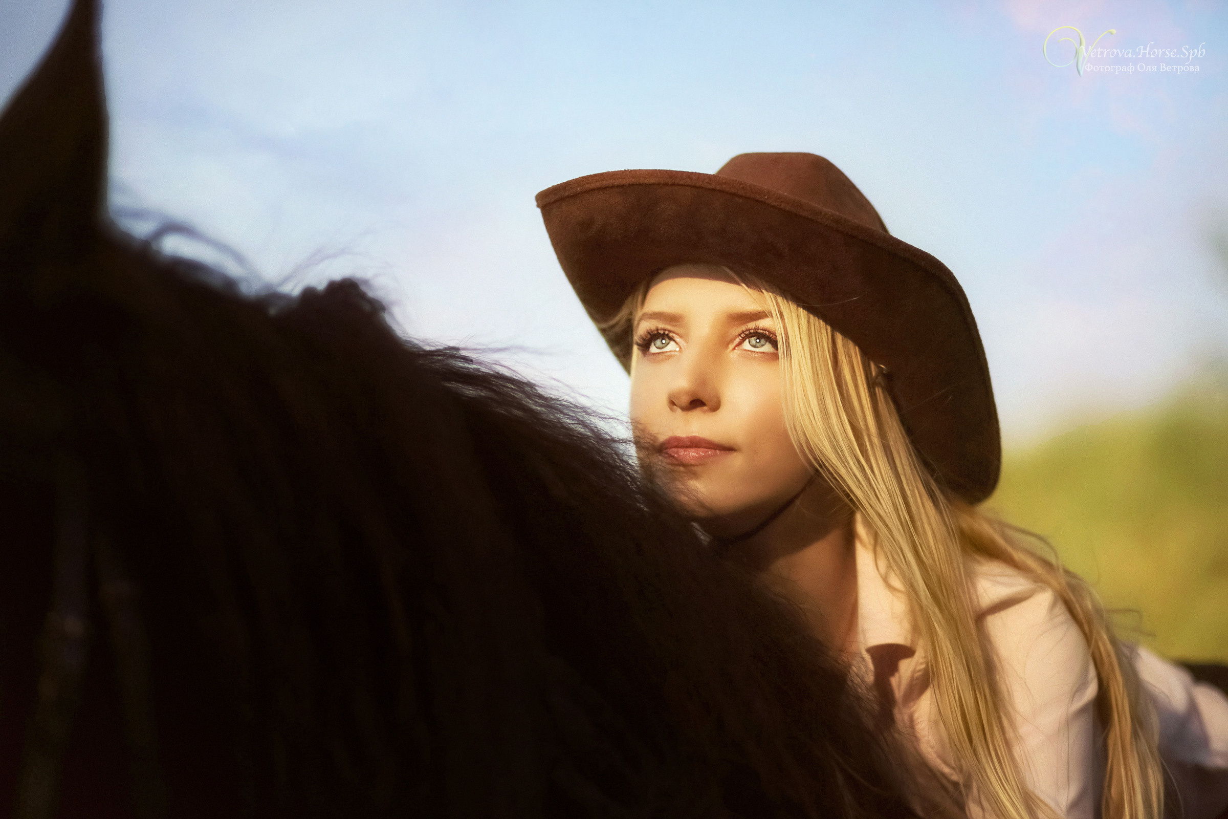 Съемка с лошадью на водопаде. Фотограф женский и мужской портрет Санкт-Петербург