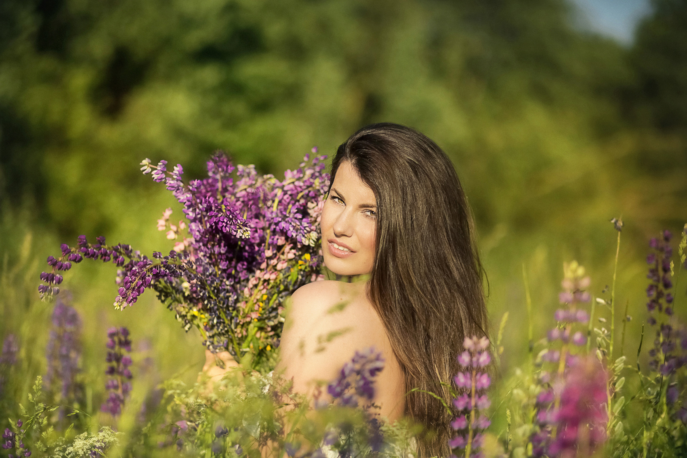 Фотосессия с люпинами. Фотограф женский и мужской портрет Санкт-Петербург