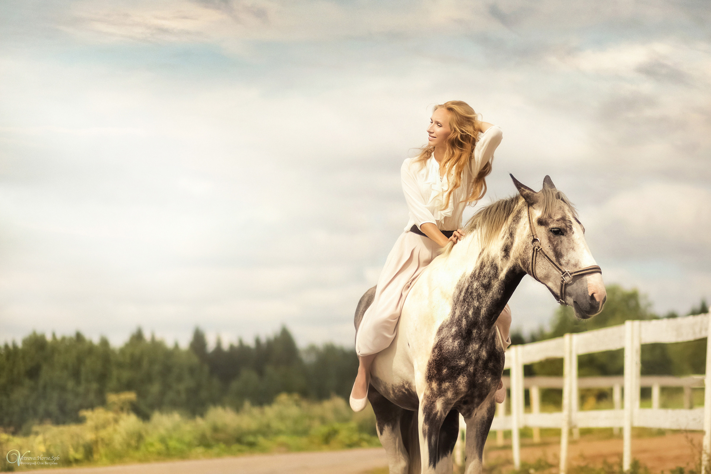 Фотосессия с пегим конем. Фотограф женский и мужской портрет Санкт-Петербург
