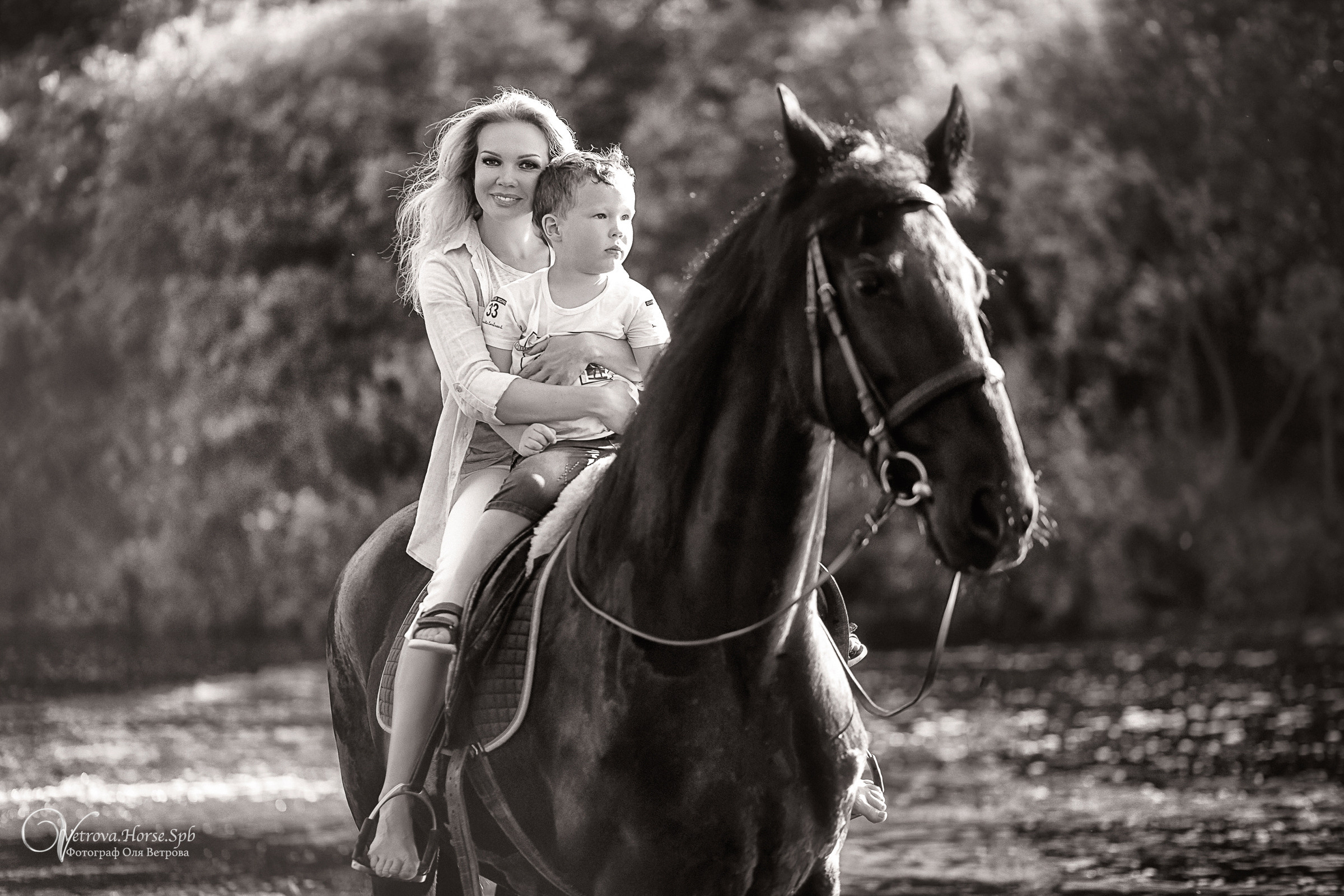 Конная фотосессия на водопаде. Фотограф женский и мужской портрет Санкт-Петербург