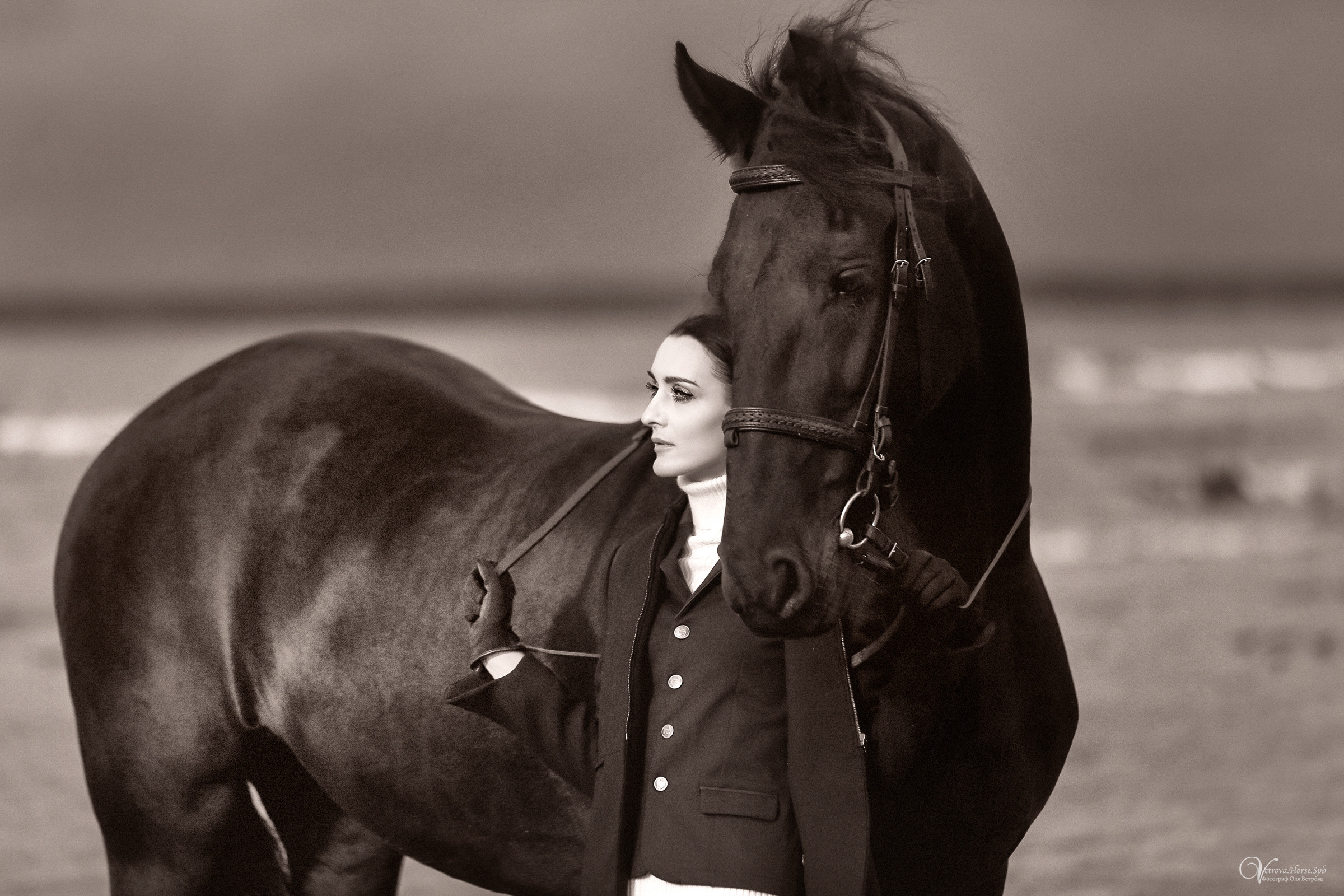 Фотосессия на заливе в двумя лошадьми СПб. Фотограф женский и мужской портрет Санкт-Петербург
